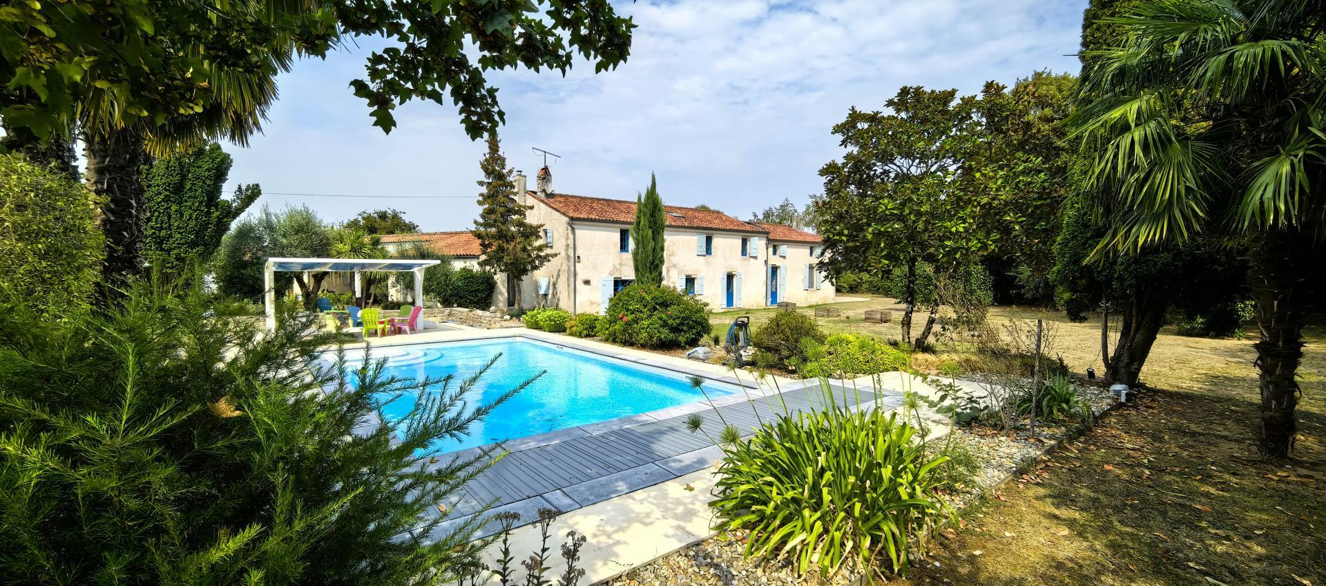 Maison 18 pièces 370 m² · à Taillant · 370 m² · 699 000 €