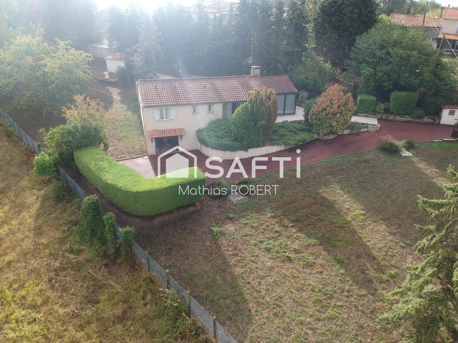 Photo SAFTI — Maison 3 pièces, 94 m² à Villejoubert 4