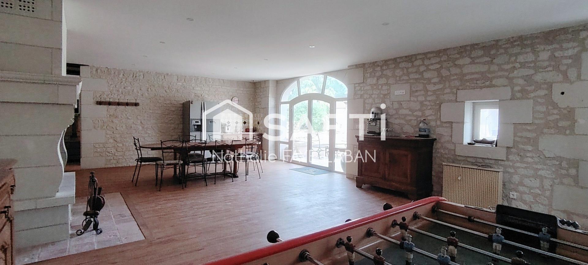 Maison 8 pièces 325 m² · à Naintré · 325 m² · 512 000 €