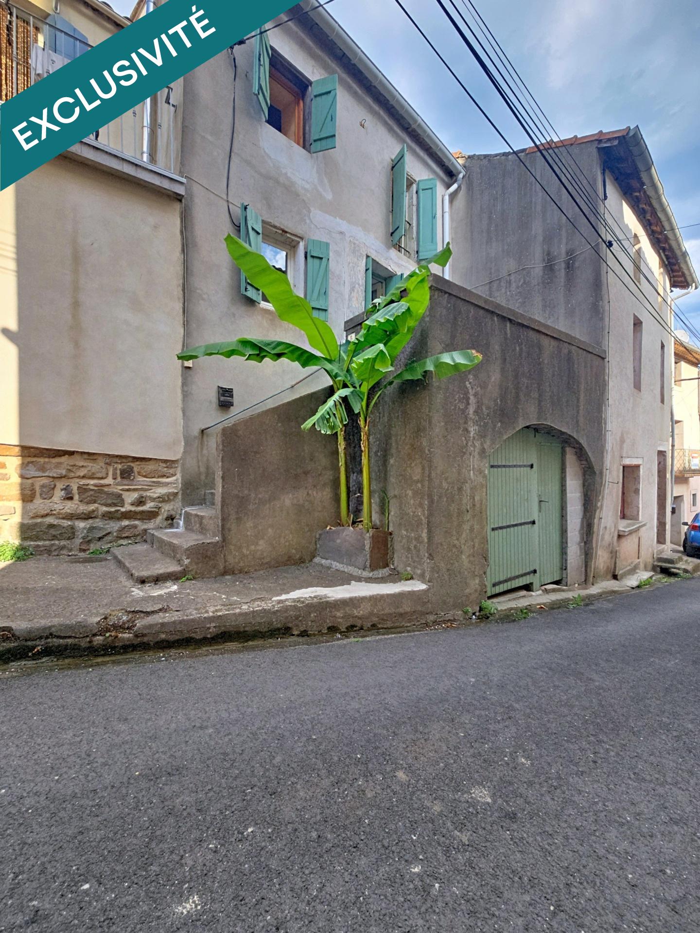 Une maison de caractère avec deux terrasses, superbe cave voûtée et plus de 1 150 m² de terrain, au cœur de Camplong.