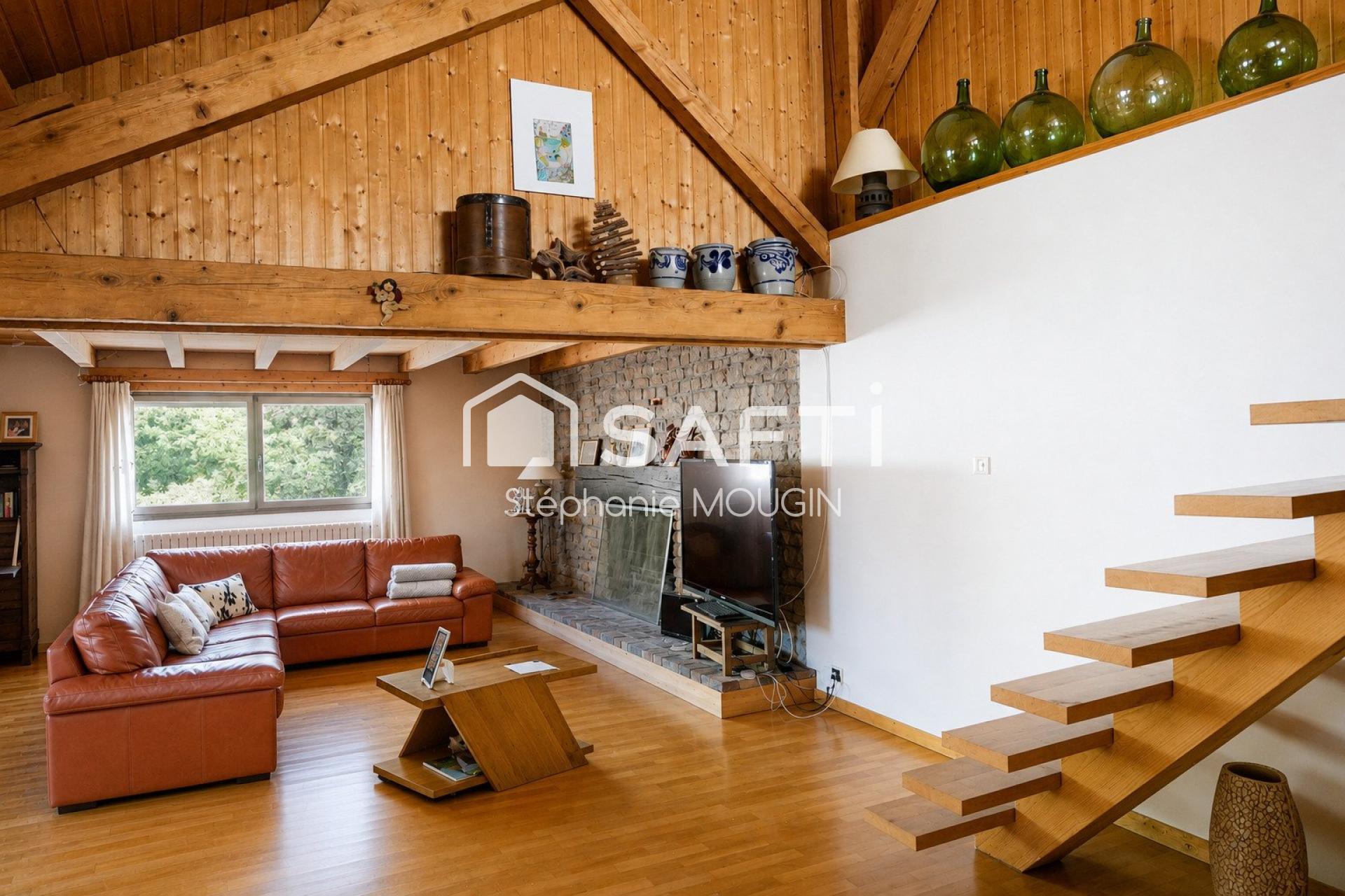 Maison 19 pièces 446 m² · à Saint-Hippolyte · 446 m² · 448 000 €