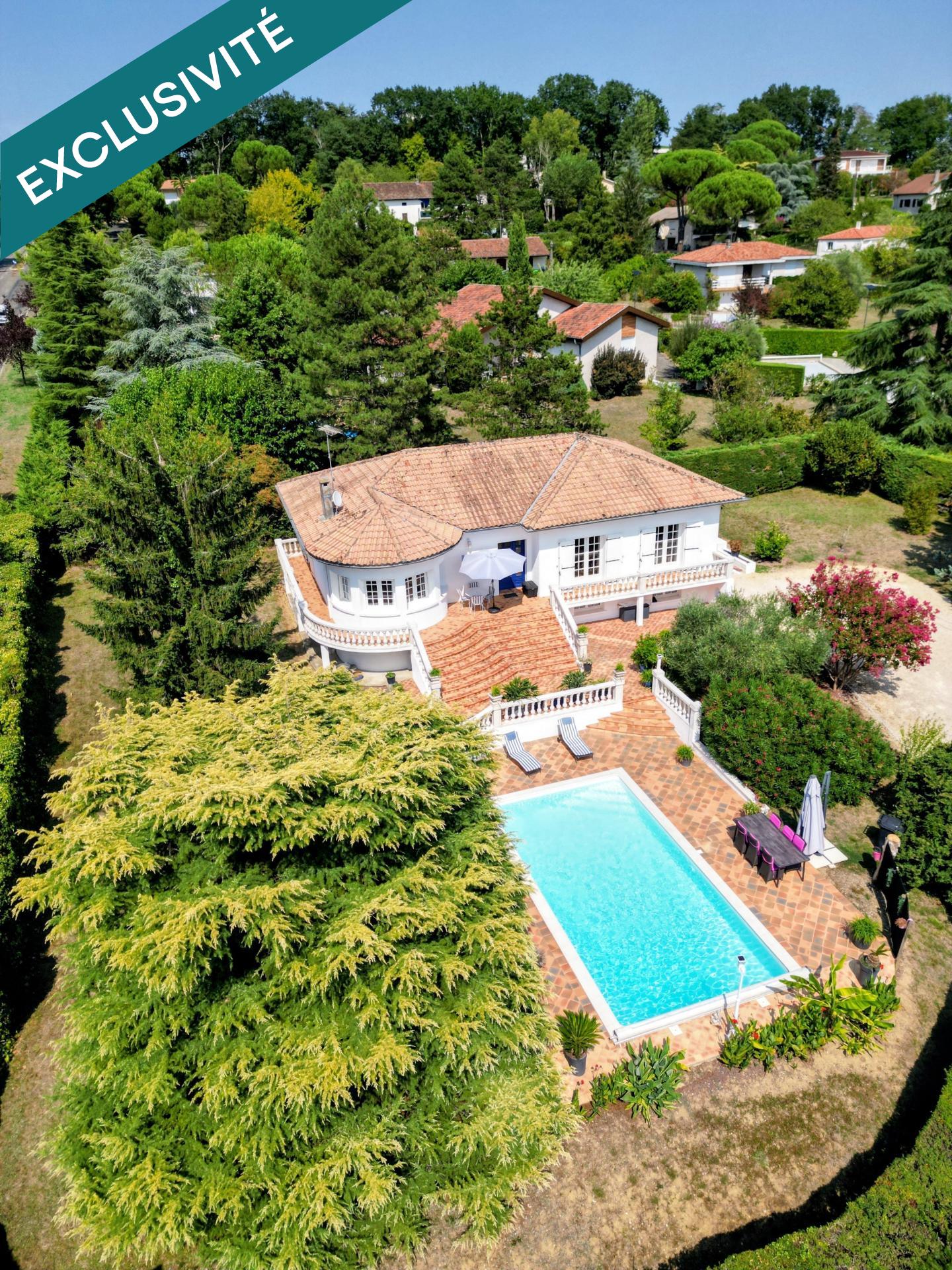 Maison de charme de 209m2 avec piscine et vue dominante sur les hauteurs d’Agen