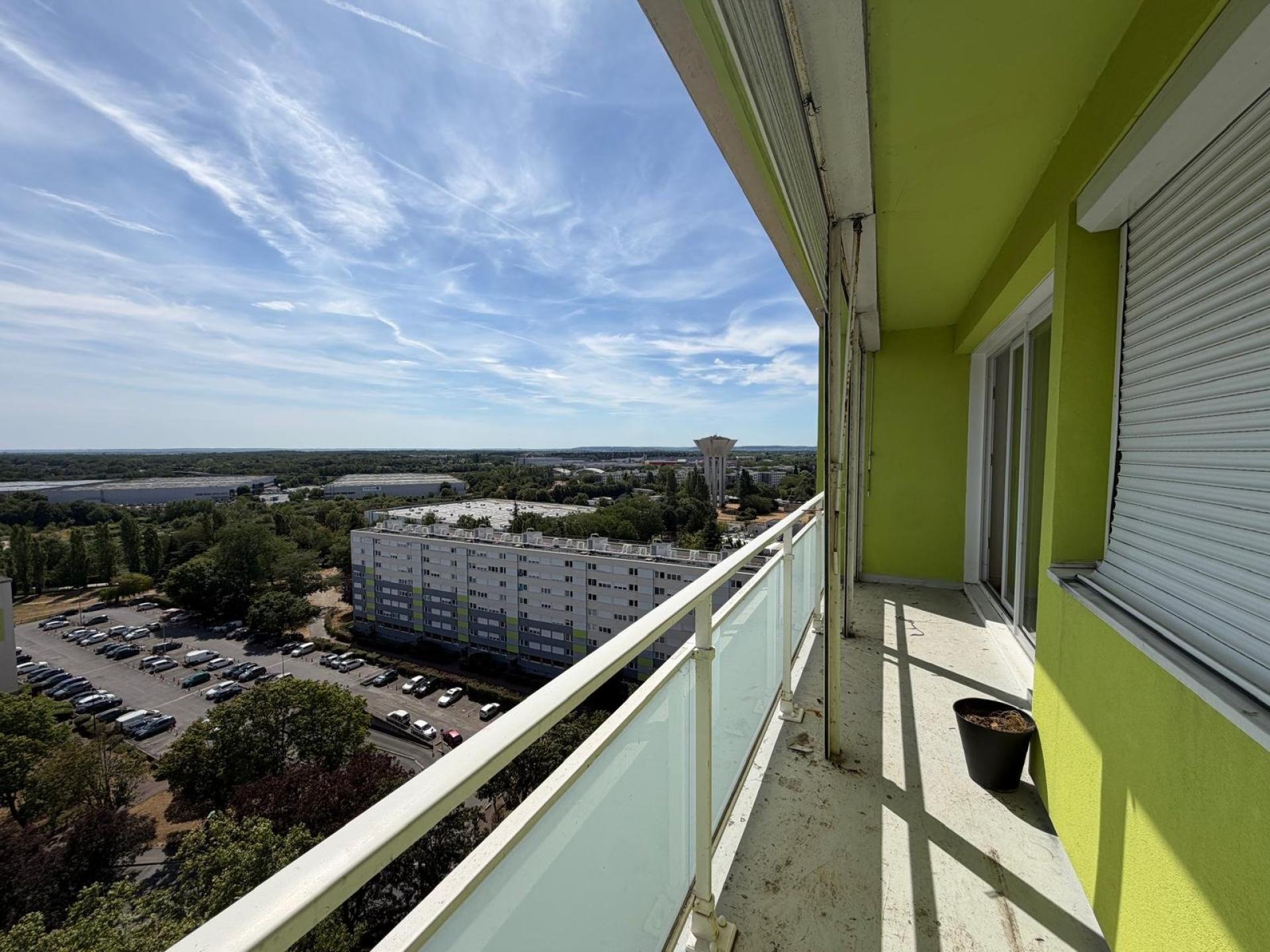 Appartement 5 pièces 90 m² · à Ris-Orangis · 90 m² · 180 000 €