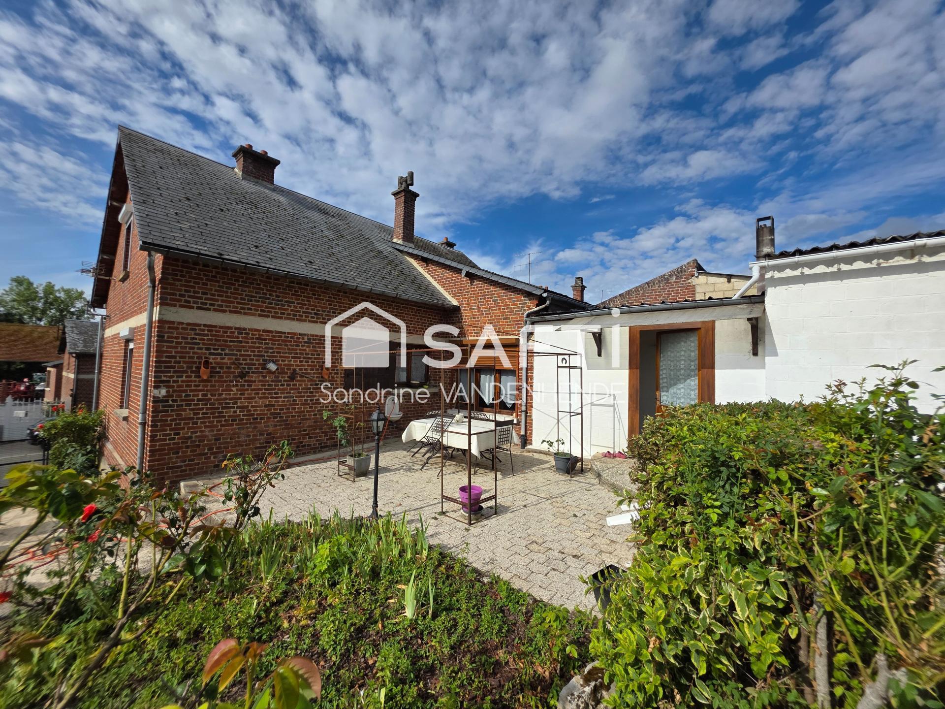 MAISON DE CAMPAGNE AU CŒUR DU VILLAGE !