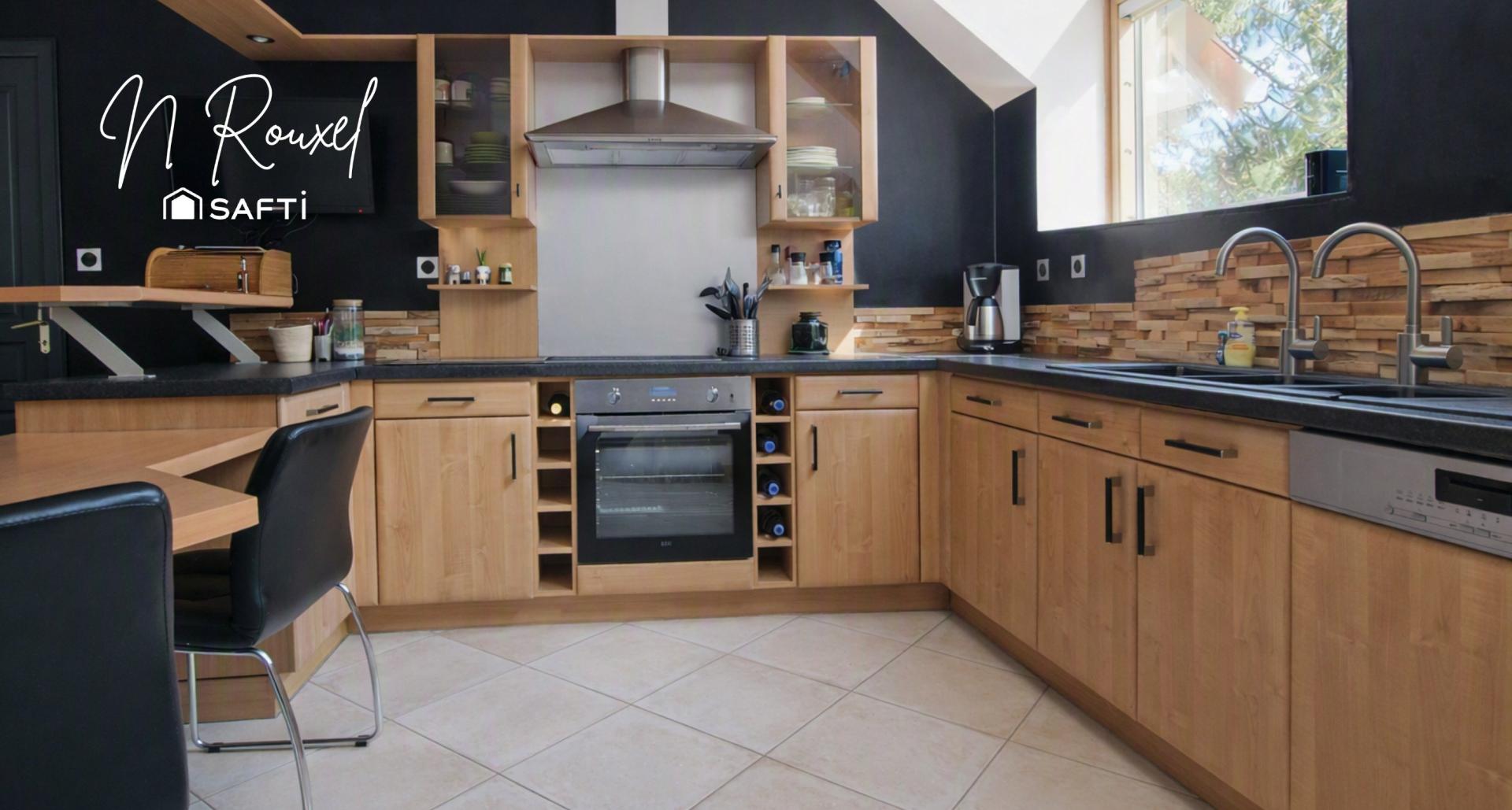 Photo 6 of the listing.