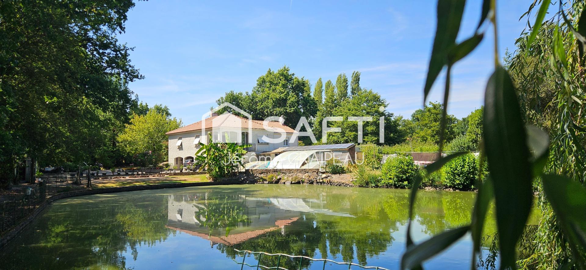Maison familiale avec étang, piscine et parc arboré entre La Roche-sur-Yon et Aizenay