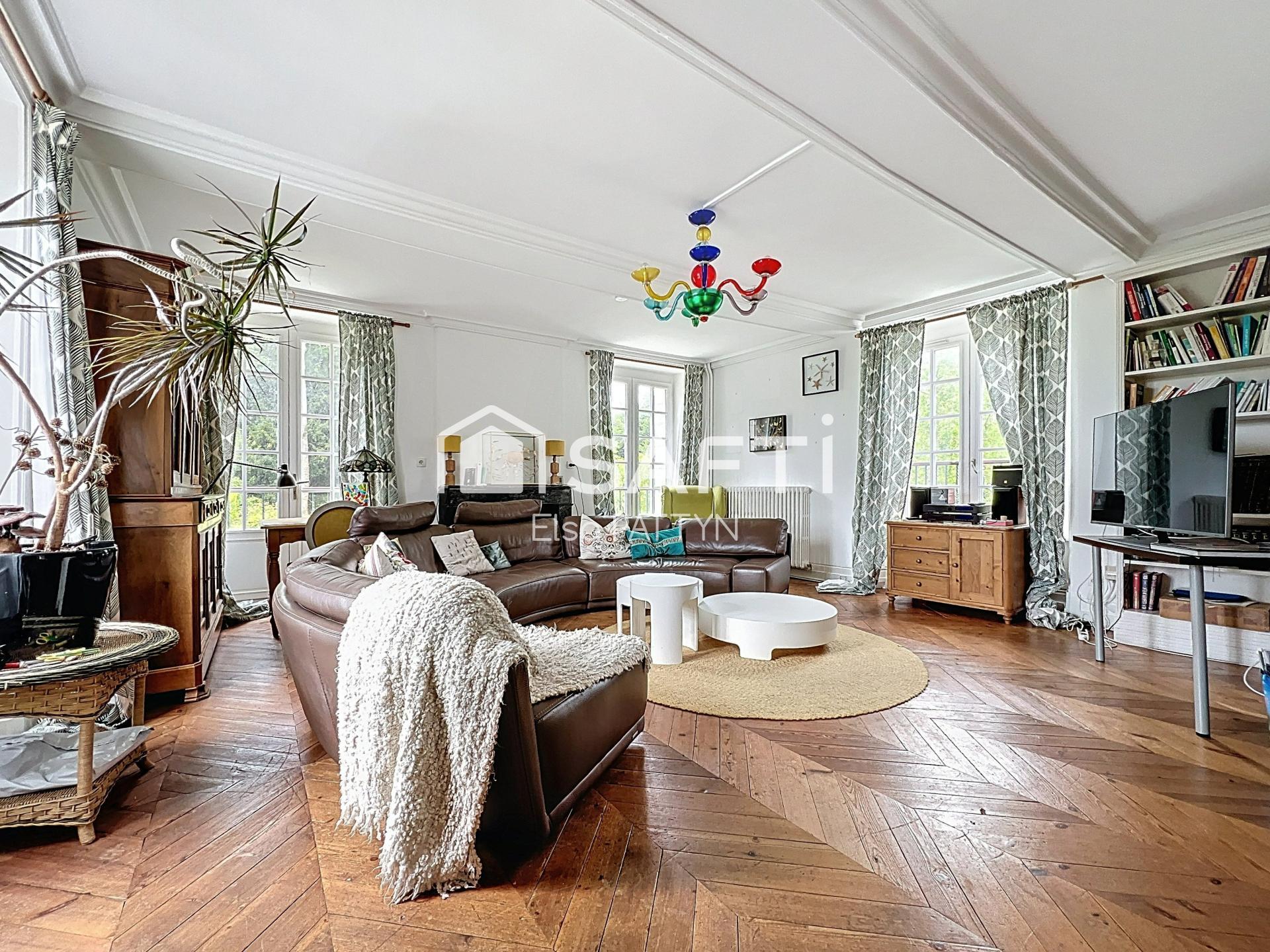 À VENDRE – MAISON DE MAÎTRE AVEC PISCINE  DEPENDANCES VERGER ET PARC – PROXIMITE CAENNAISE