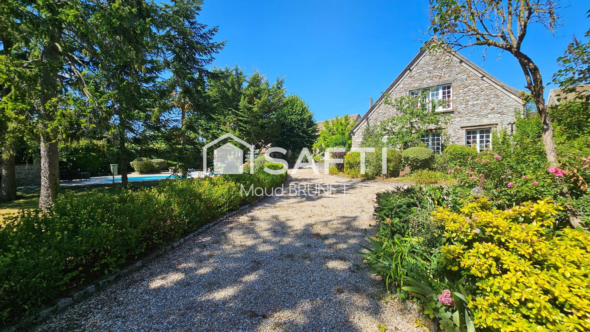 Maison 11 pièces 337 m² · à Longnes · 337 m² · 450 000 €