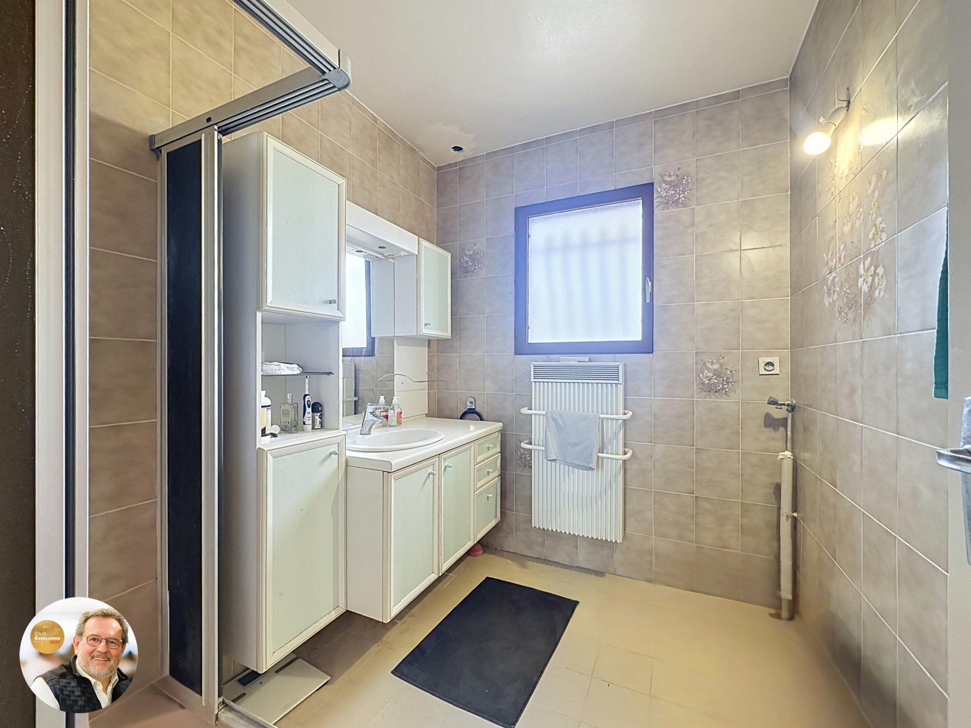 Photo SAFTI — Maison 5 pièces, 123 m² à Villeneuve La Guyard 5