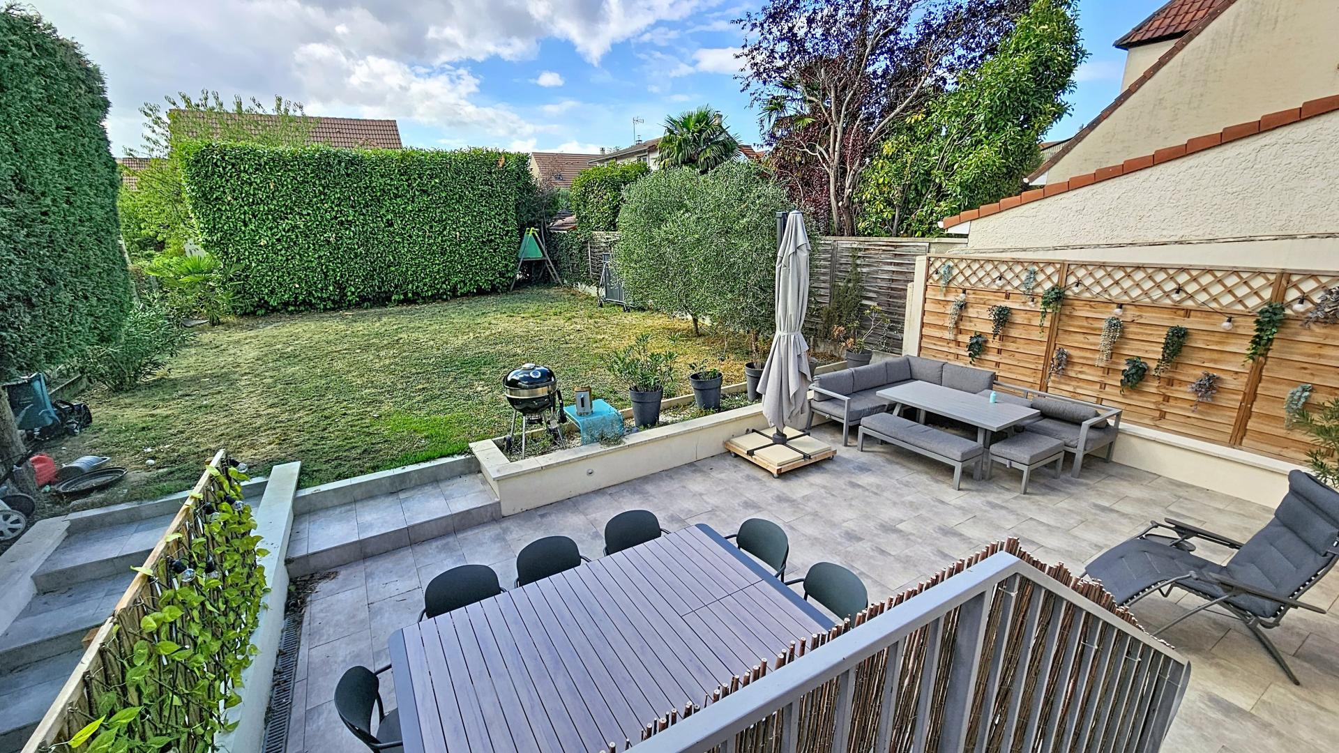Maison 8 pièces 170 m² · à La Ville-du-Bois · 170 m² · 449 000 €