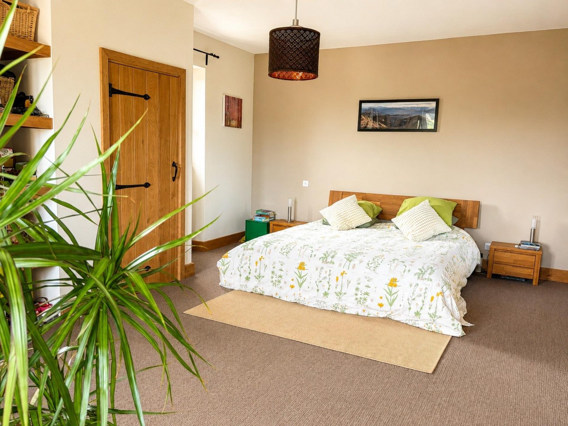 Photo 9 of the listing.