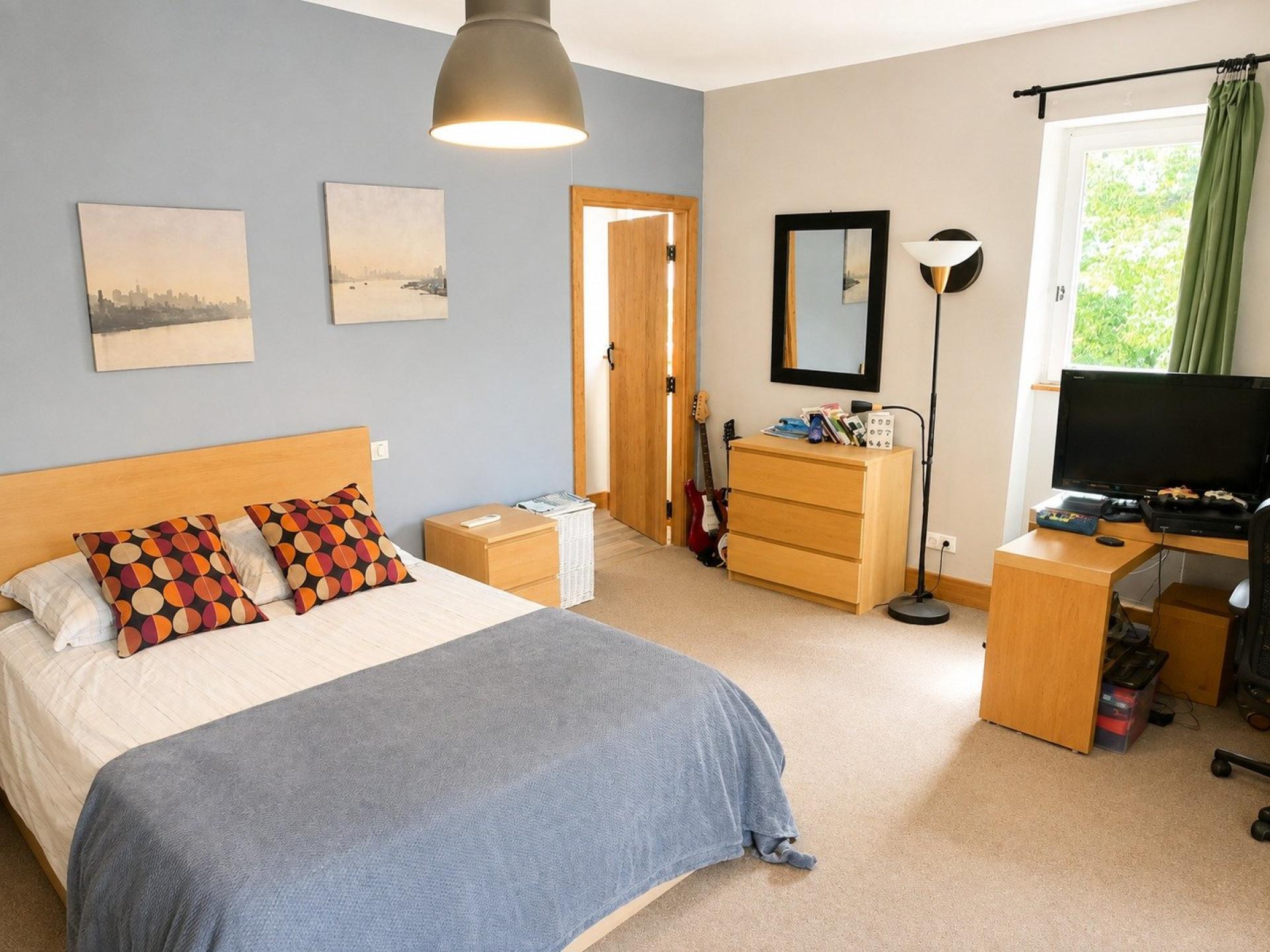 Photo 8 of the listing.