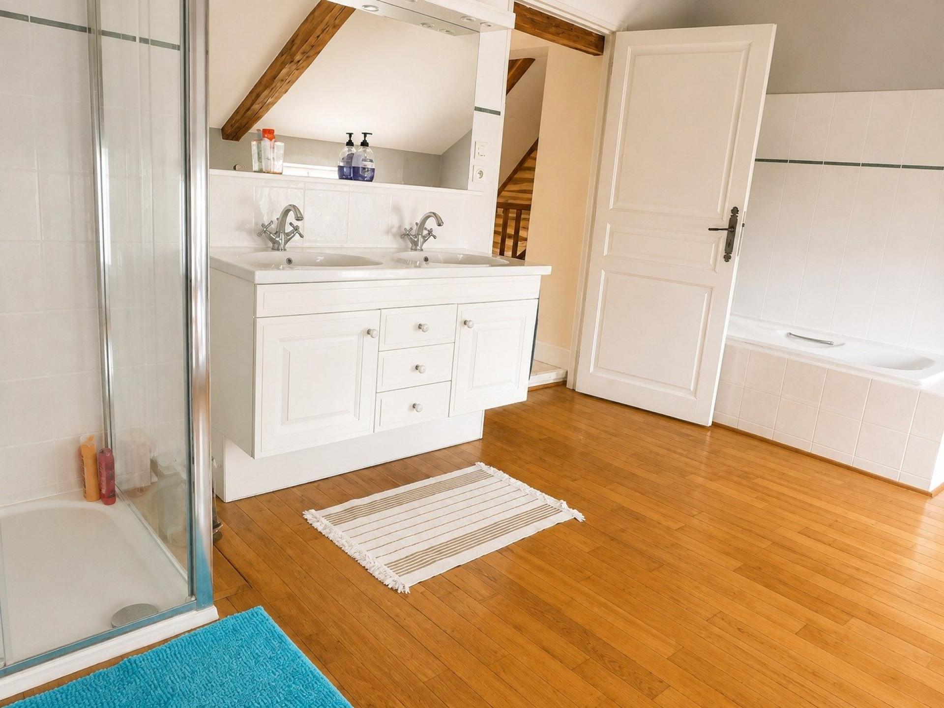 Photo 10 of the listing.