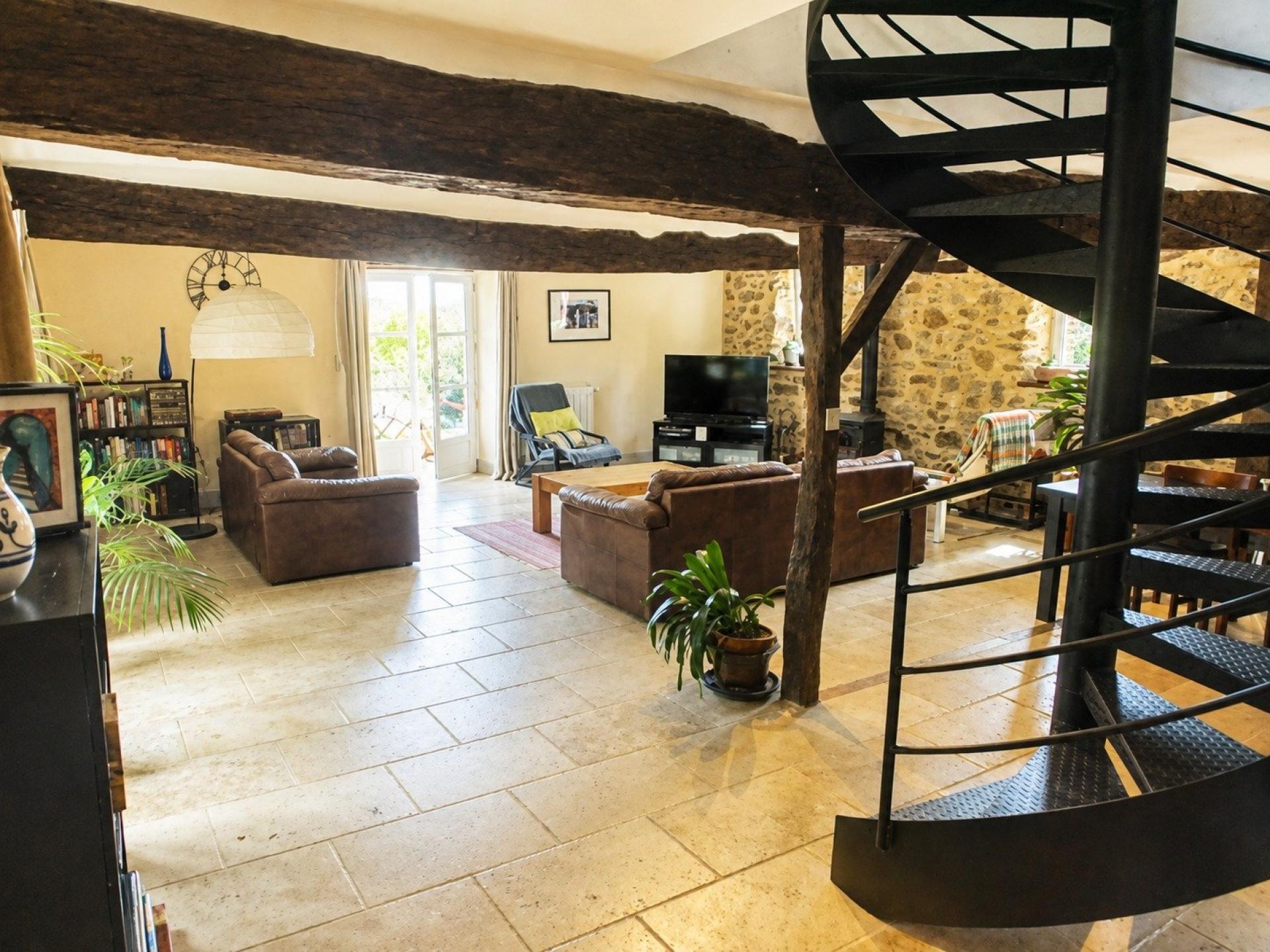 Photo 8 of the listing.