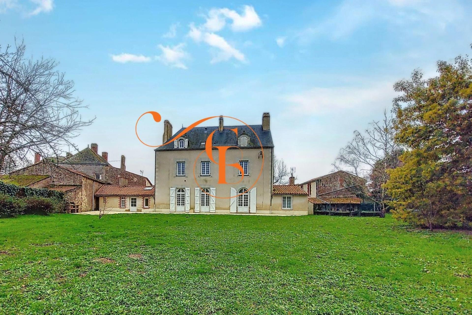 Maison 10 pièces 251 m² · à Saint-Mars-de-Coutais · 251 m² · 775 000 €