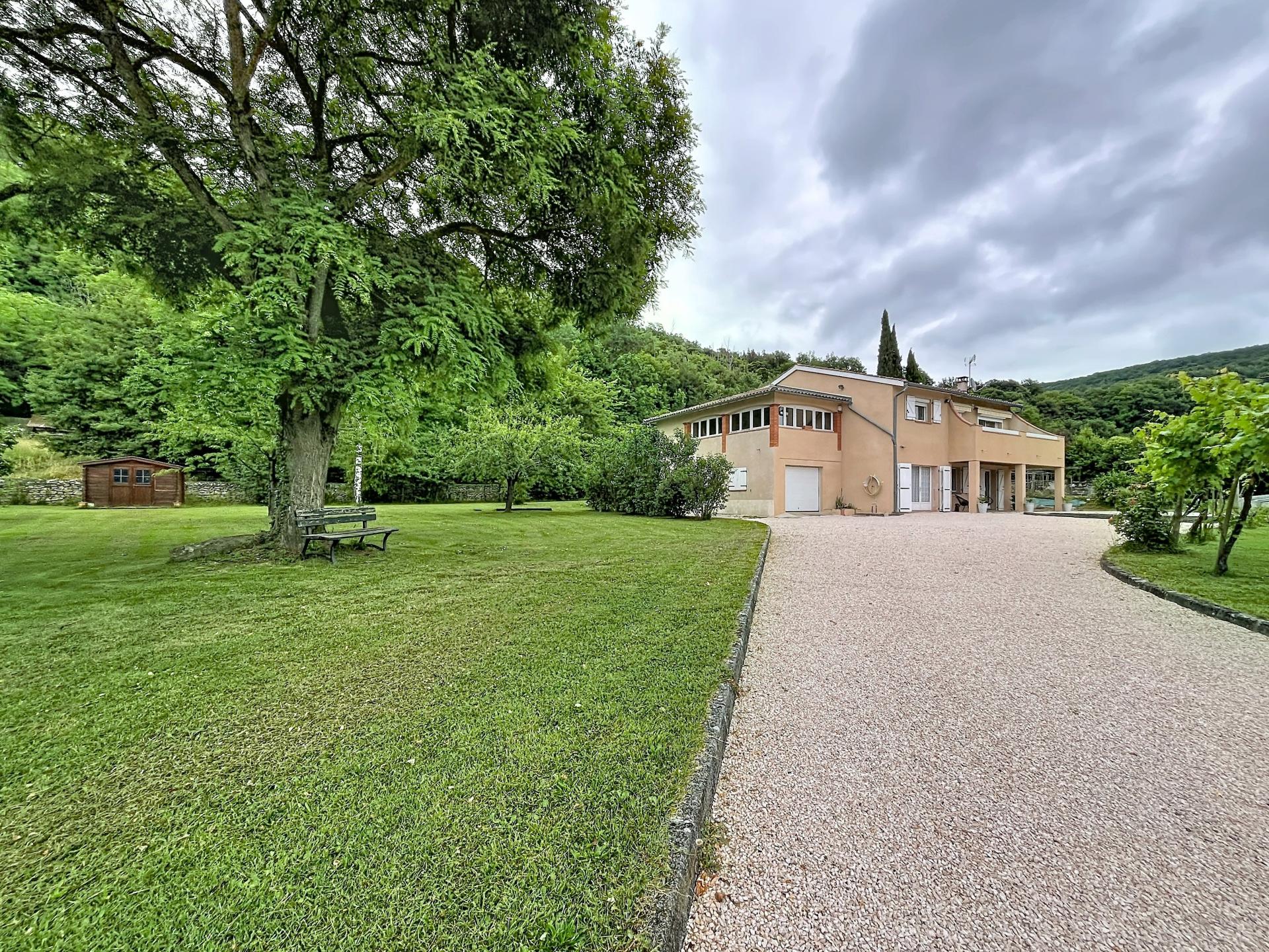 Maison 7 pièces 182 m² · à Roquefort-sur-Garonne · 182 m² · 288 000 €