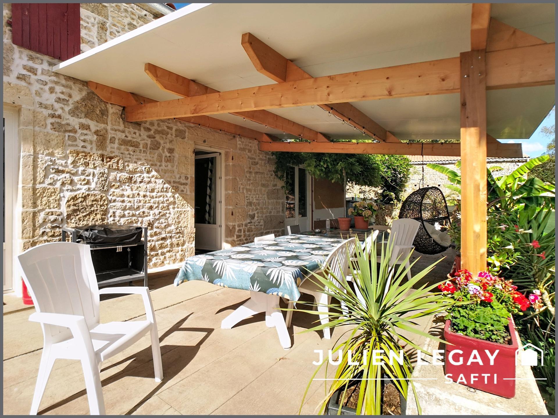 COUP DE CŒUR – AUTHENTIQUE MAISON EN PIERRE ENTIÈREMENT RÉNOVÉE