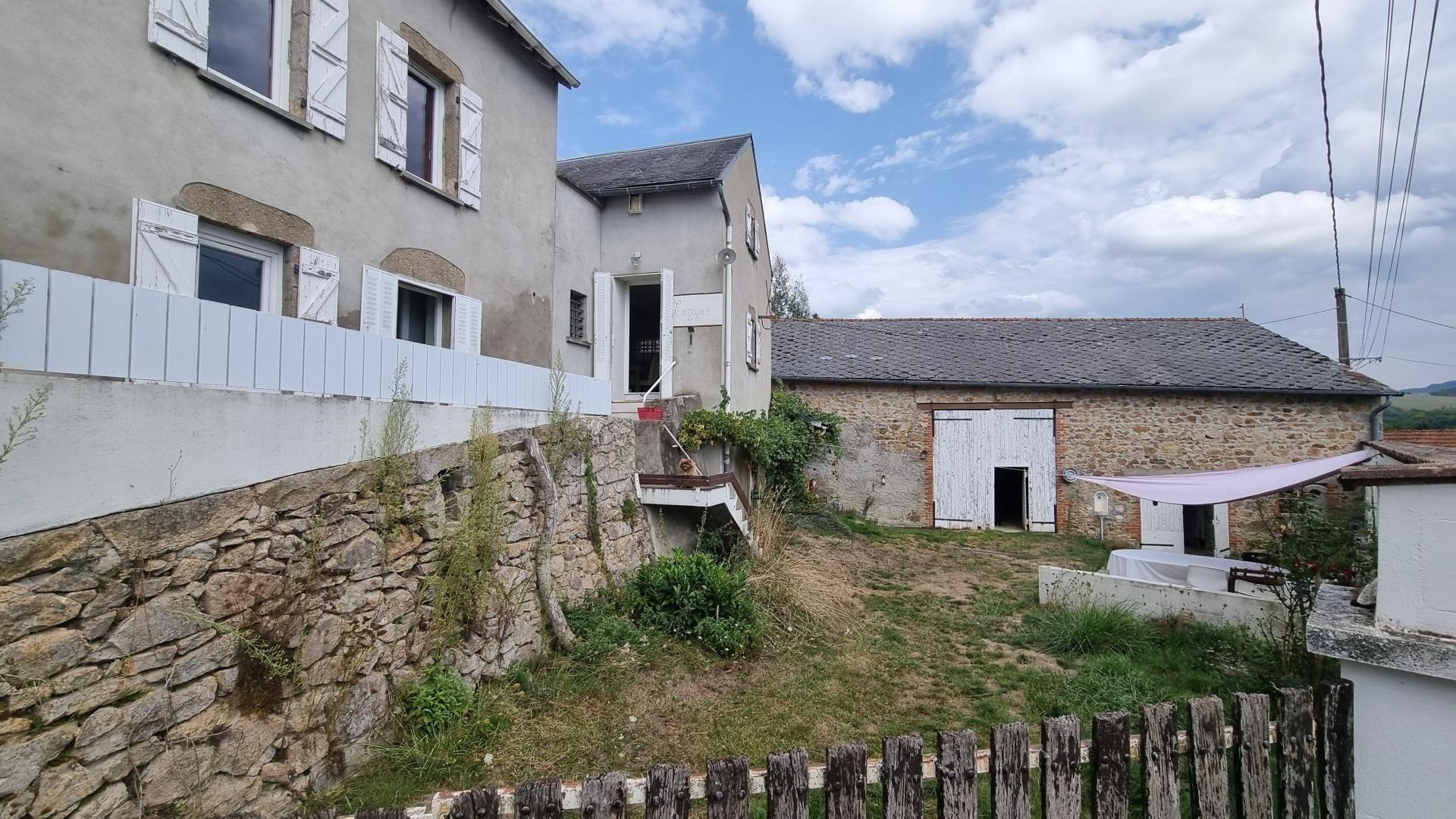 Maison 5 pièces 147 m² · à Le Mayet-de-Montagne · 147 m² · 129 000 €