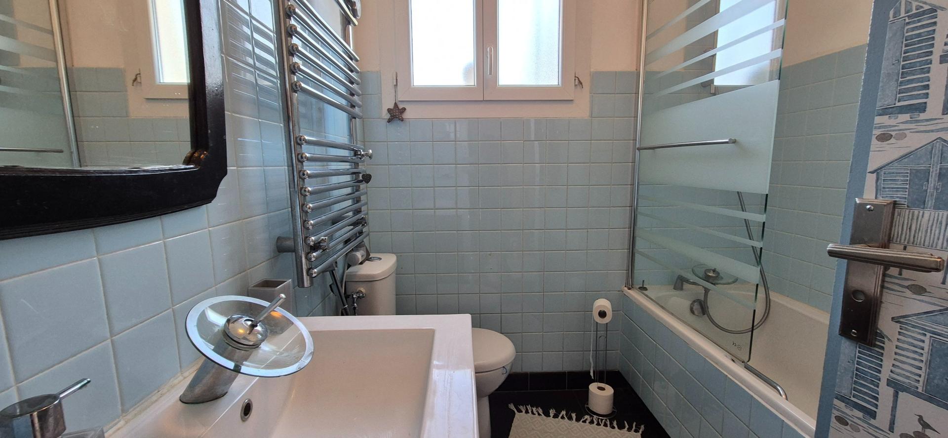 Photo 11 of the listing.