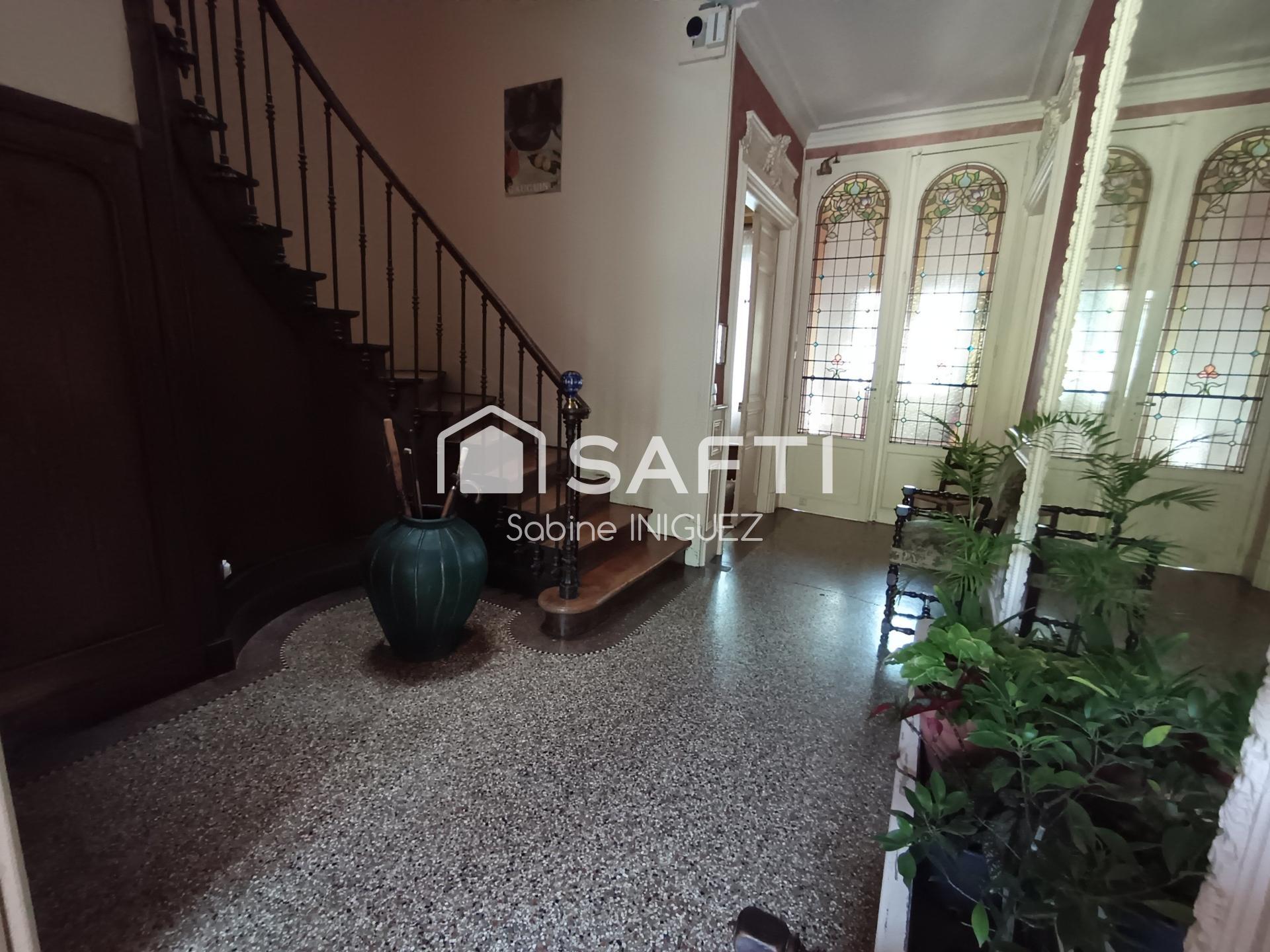 Maison 7 pièces 260 m² · à Castres · 260 m² · 385 000 €
