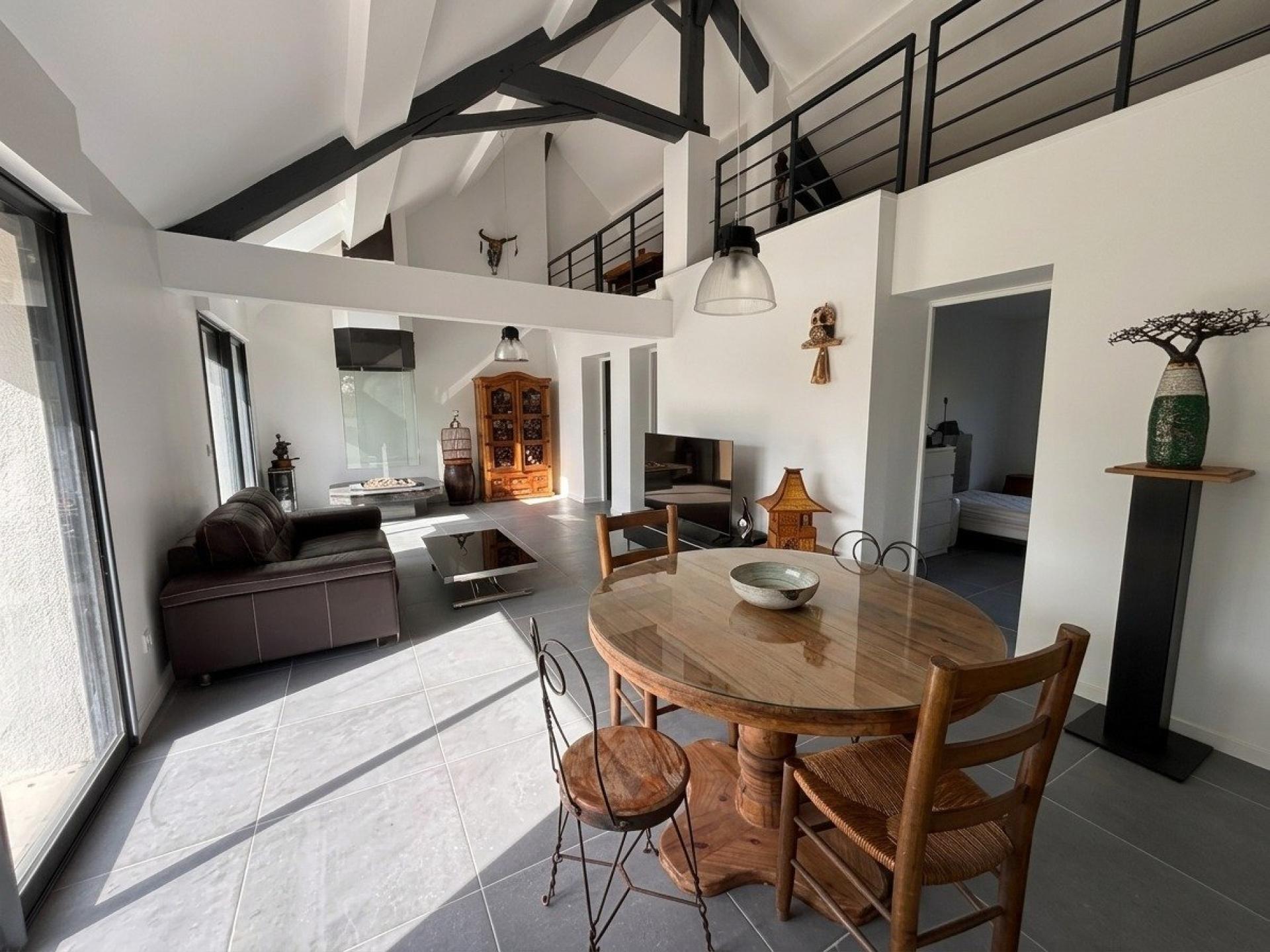 Maison 6 pièces 157 m² · à Sainte-Genevieve-des-Bois · 157 m² · 297 000 €