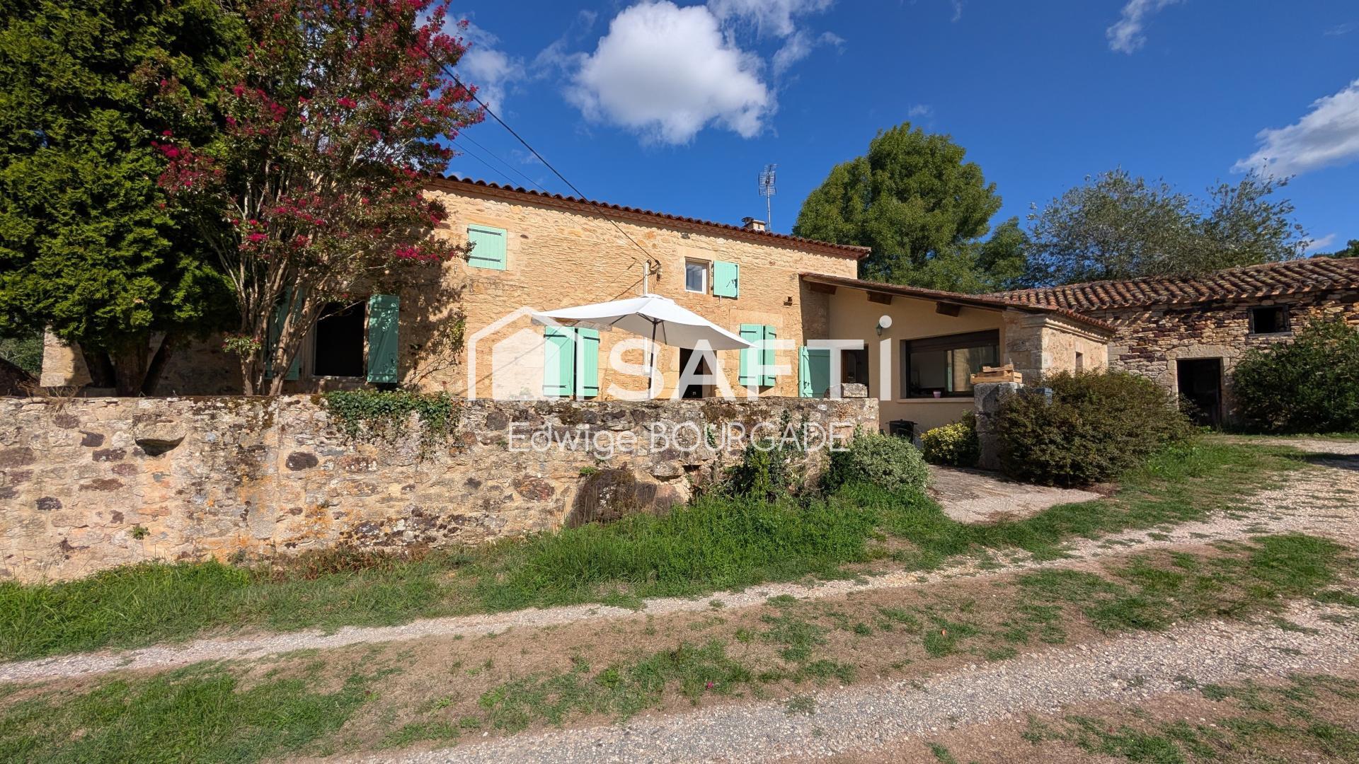 Maison en pierre avec dépendance