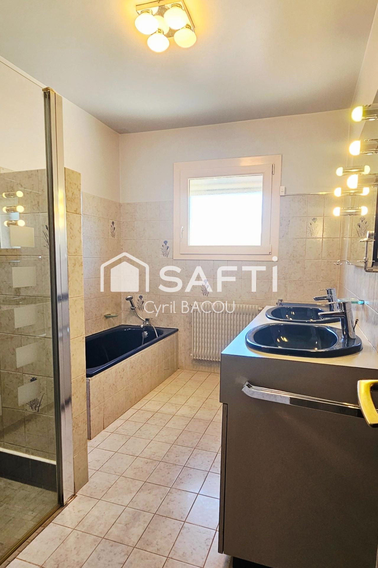 Photo SAFTI — Maison 5 pièces, 138 m² à Saint Esteve 5