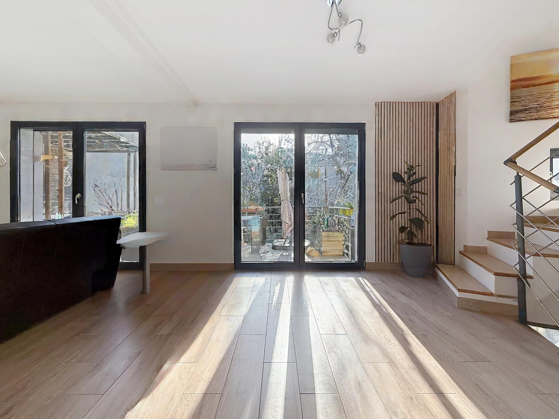 Photo 7 of the listing.