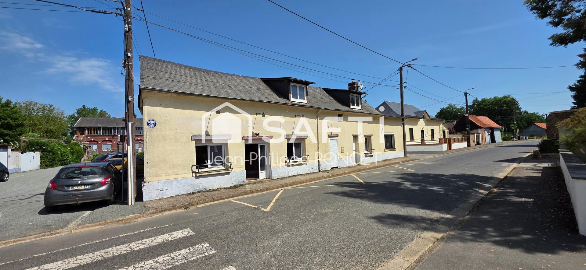 Grande maison de village avec beaux volumes et ancien comptoir de café