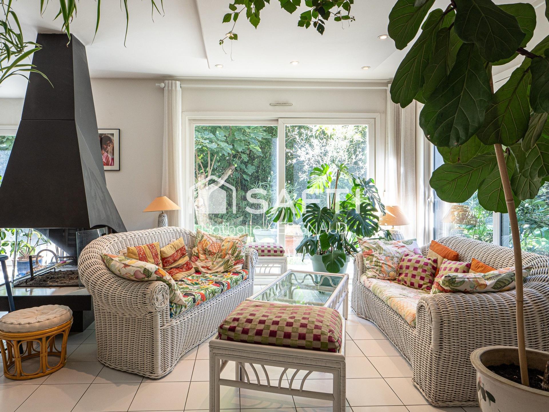 Photo SAFTI — Maison 8 pièces, 175 m² à Bievres 3