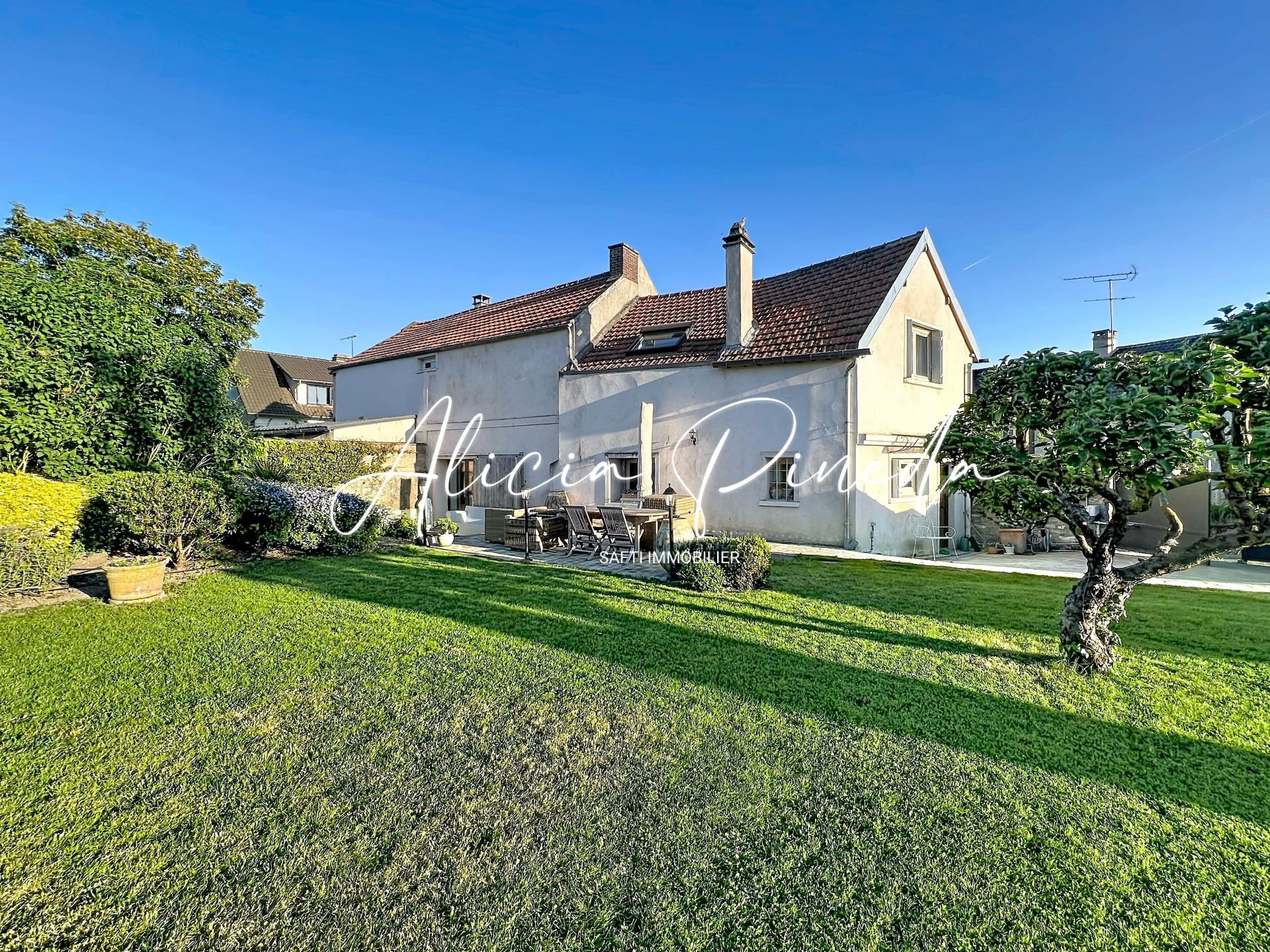 Maison 9 pièces 196 m² · à Crespieres · 196 m² · 795 000 €
