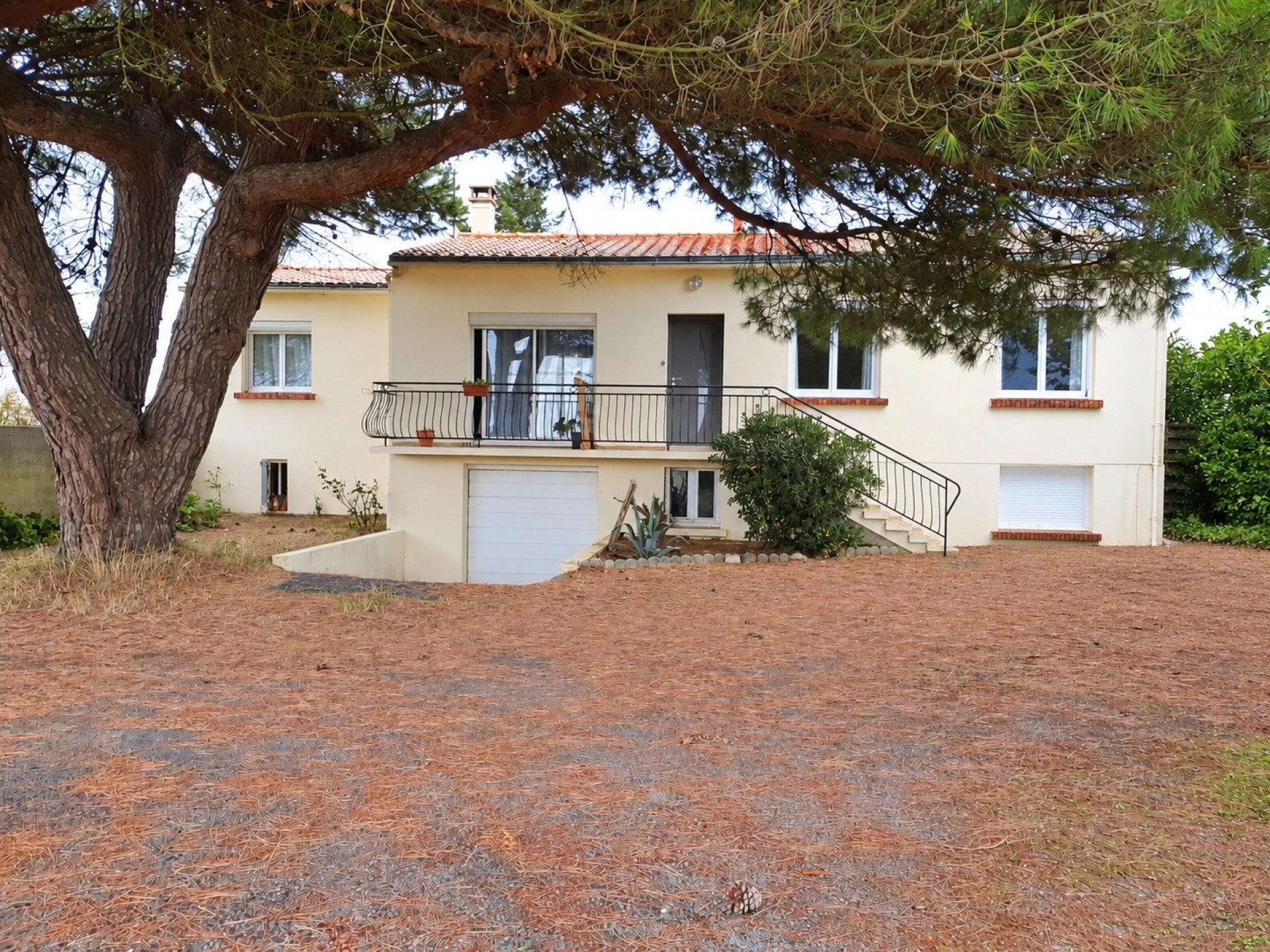 Photo SAFTI — Maison 7 pièces, 140 m² à Saint Vincent Sur Jard 2
