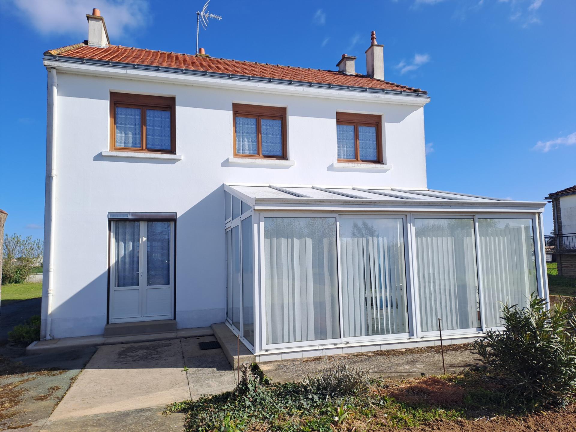 Maison 7 pièces 107 m² · à Les Magnils-Reigniers · 107 m² · 189 000 €
