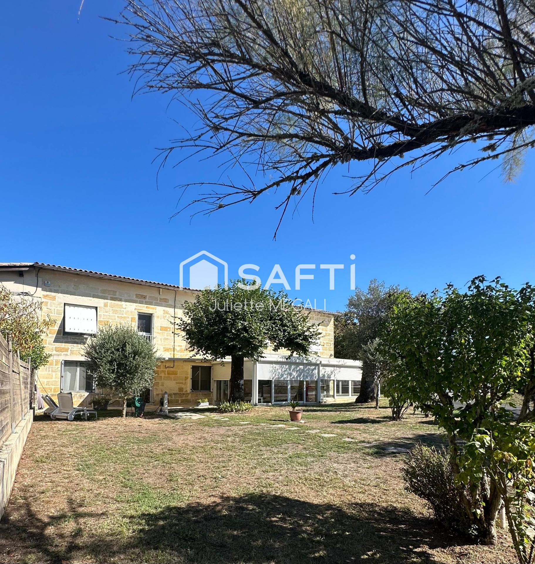 Maison 11 pièces 371 m² · à Saint-Genes-de-Castillon · 371 m² · 626 000 €