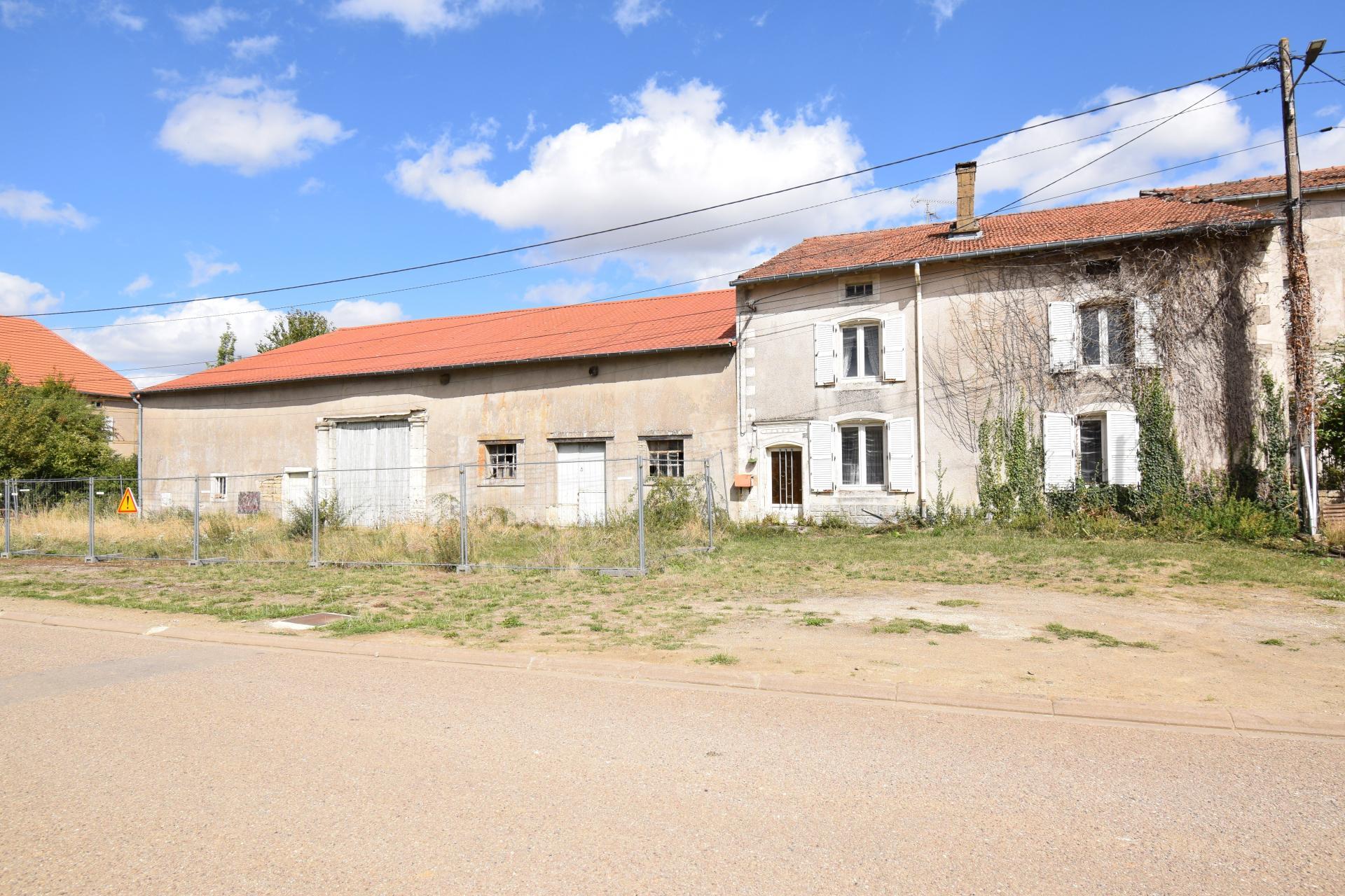 Maison 8 pièces 244 m² · à Mercy-le-Haut · 244 m² · 157 000 €