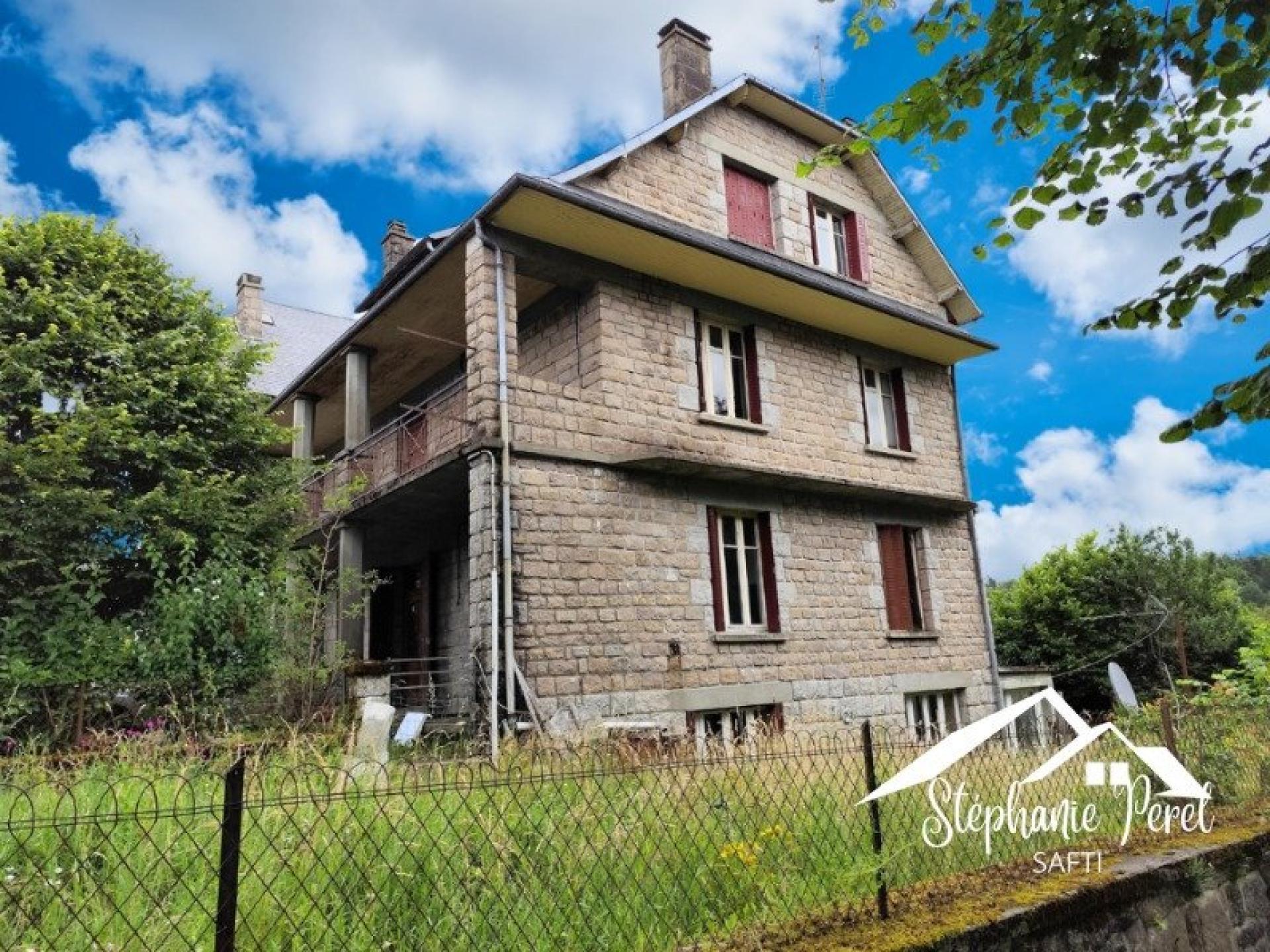 Maison 13 pièces 256 m² · à Bonnefond · 256 m² · 85 000 €