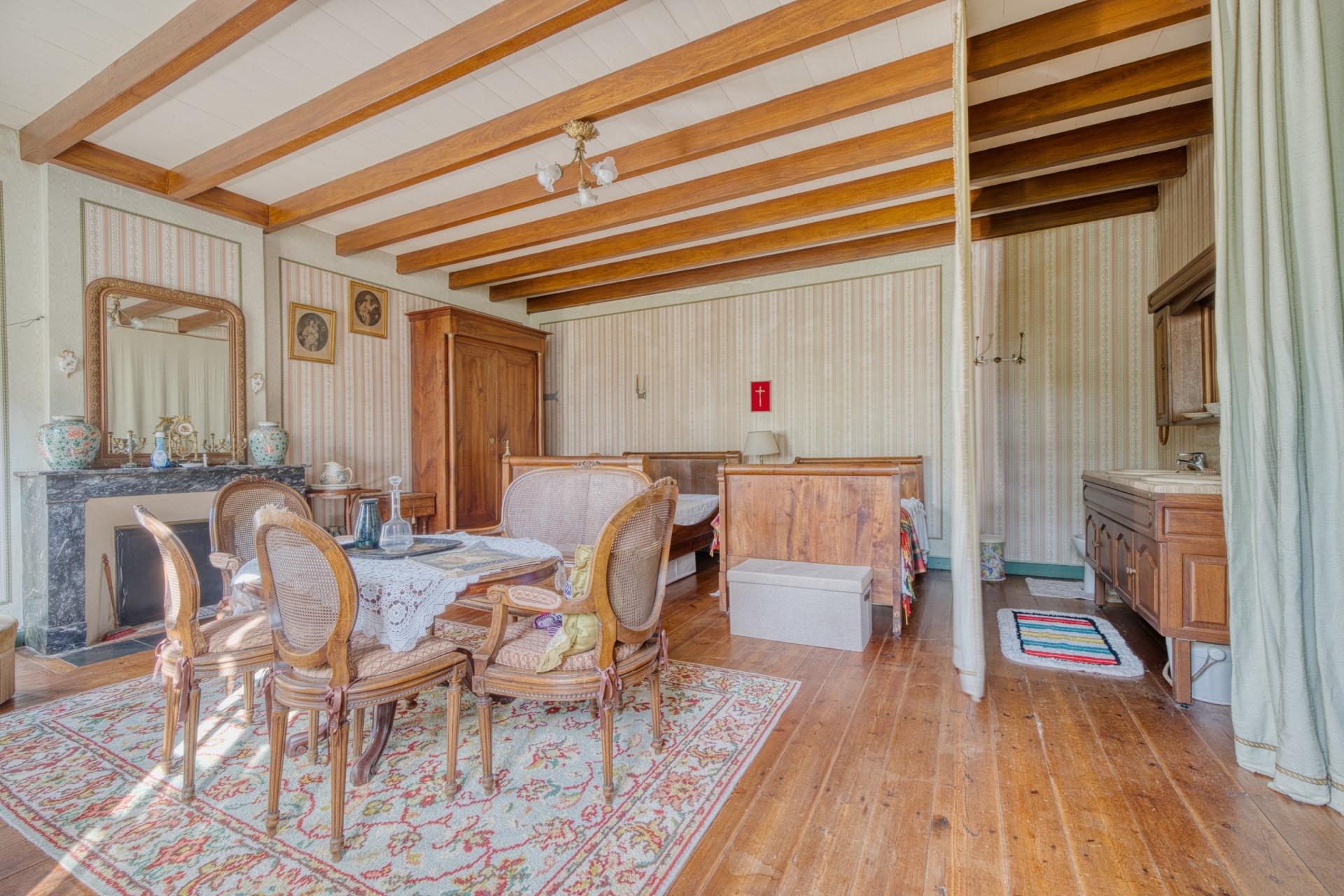 Photo 7 of the listing.