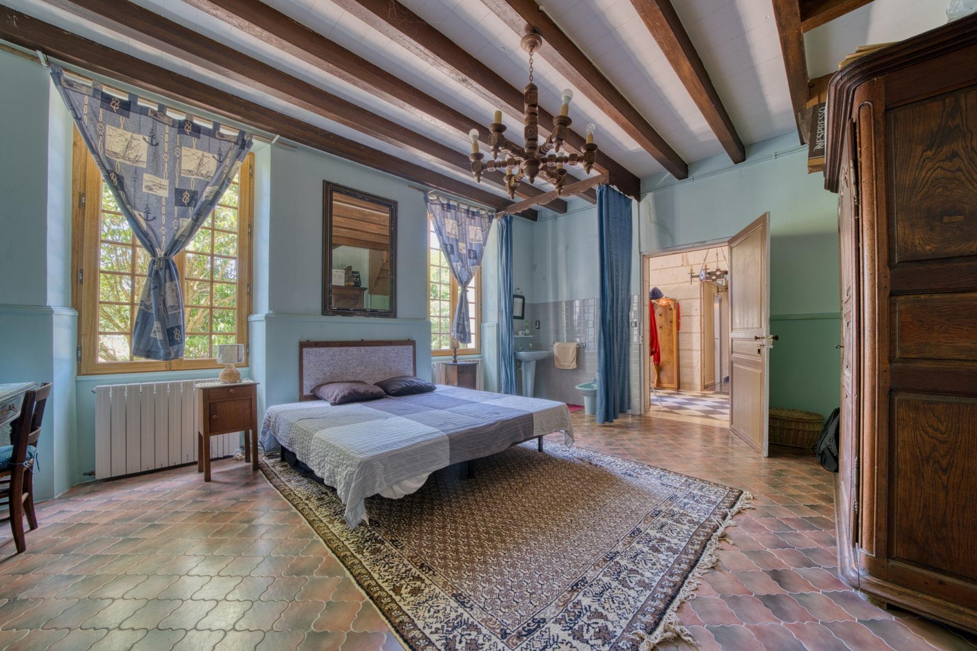 Photo 6 of the listing.