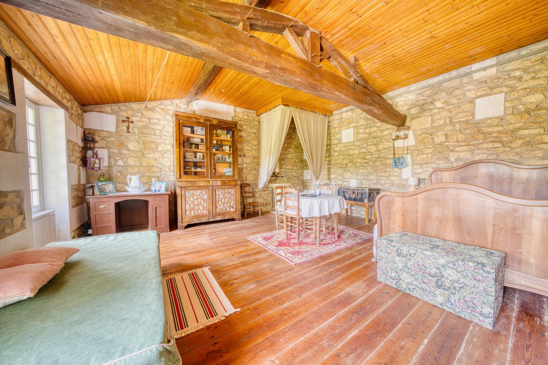 Photo 8 of the listing.