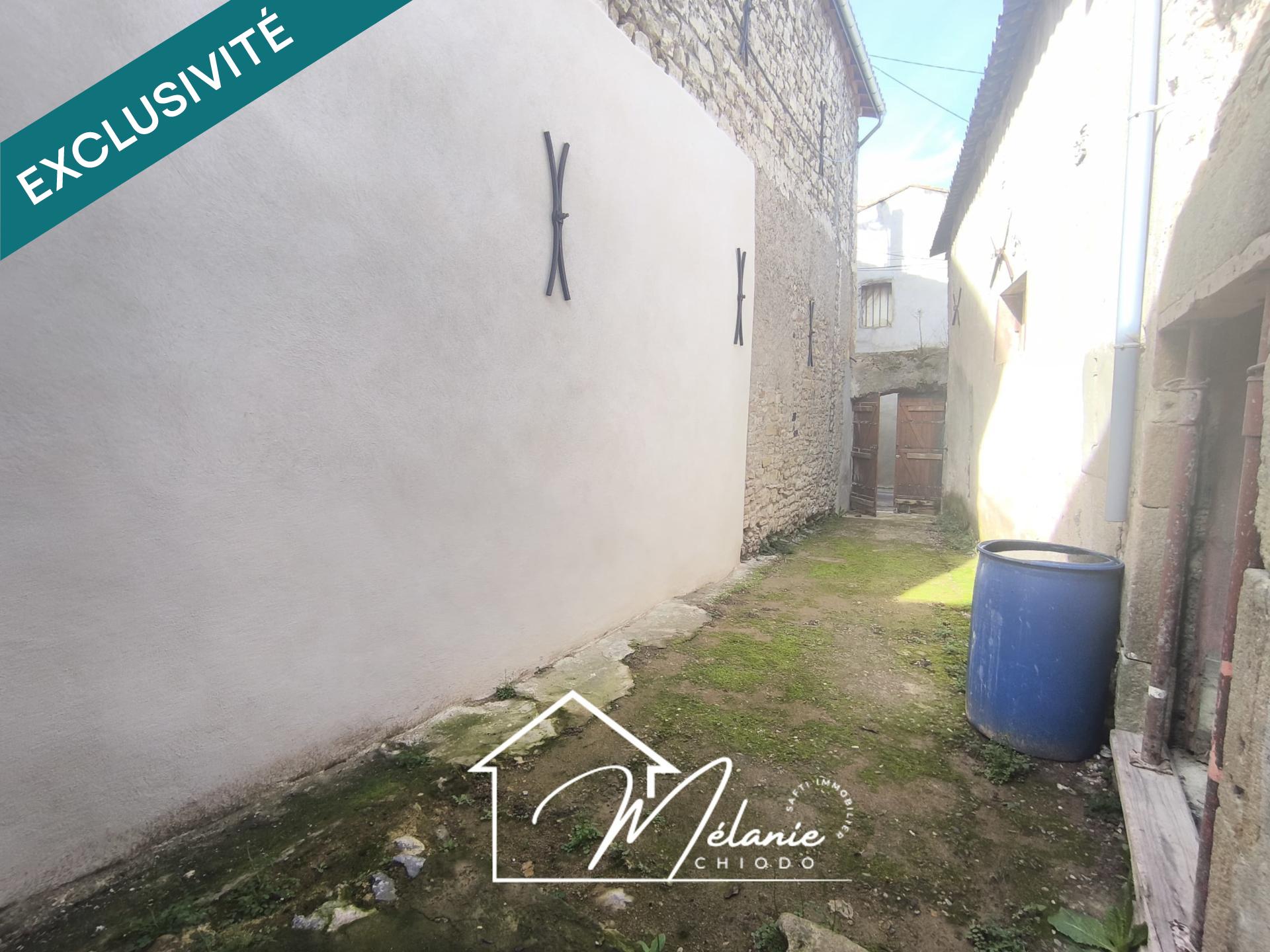 Maison de village à rénover avec grange garage avec cour