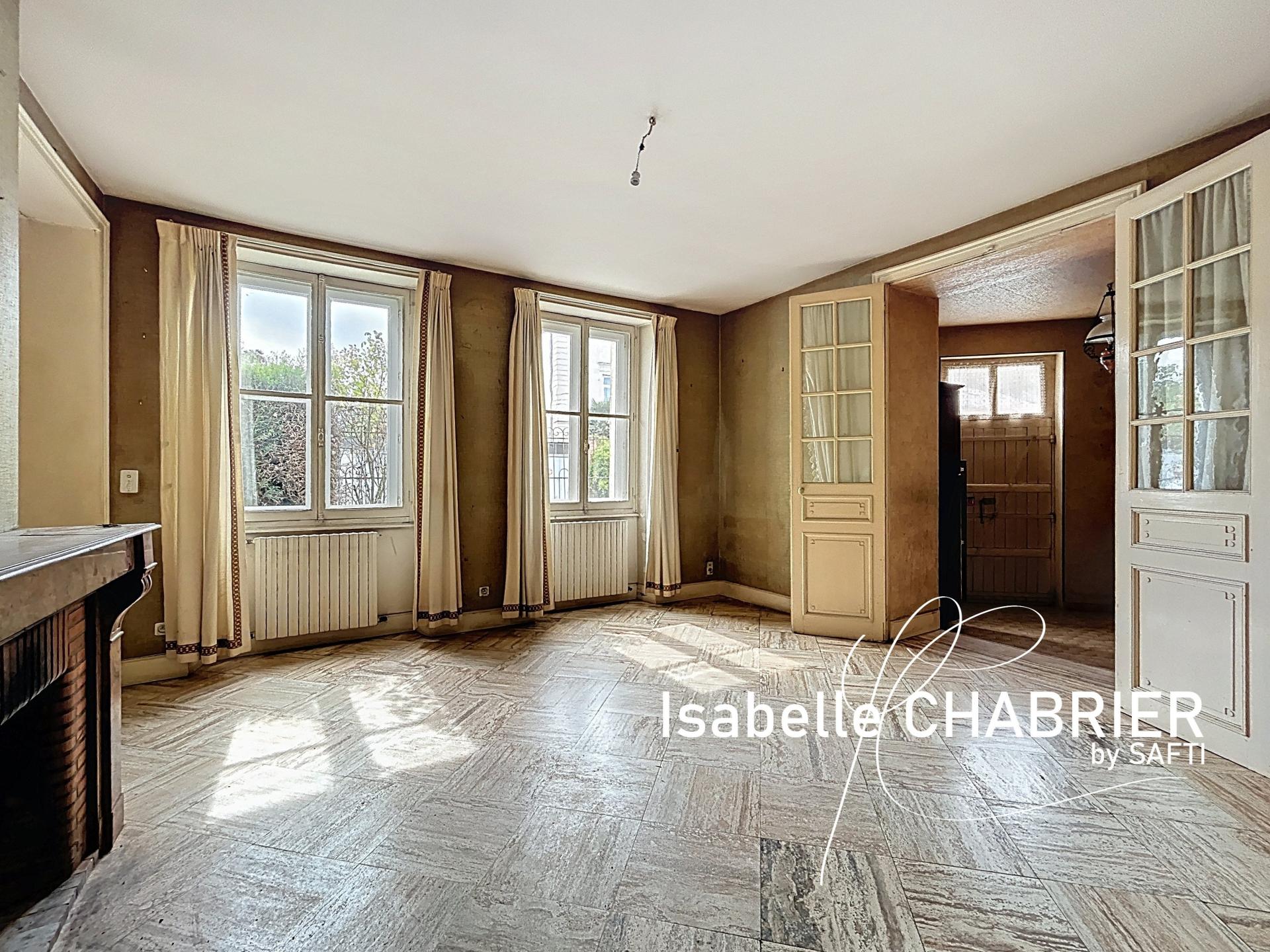 Maison 7 pièces 212 m² · à Durtal · 212 m² · 179 000 €