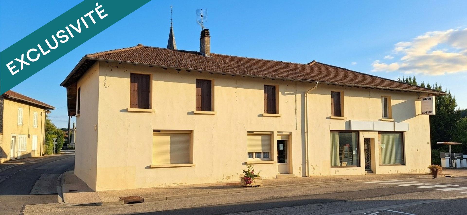 Maison coeur de village avec ancien commerce