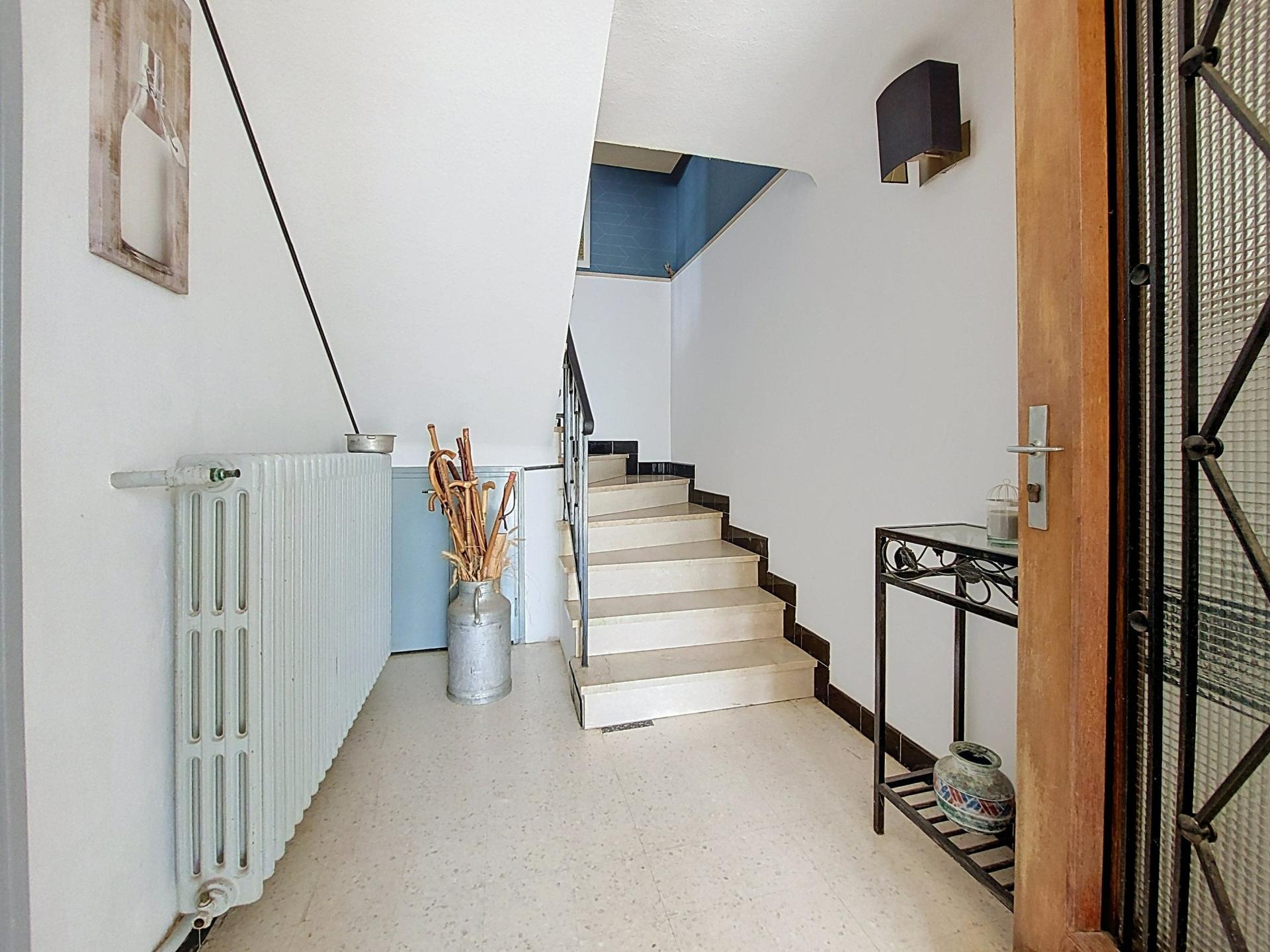 Pavillon individuelle avec 2 chambres, jardin, double garage