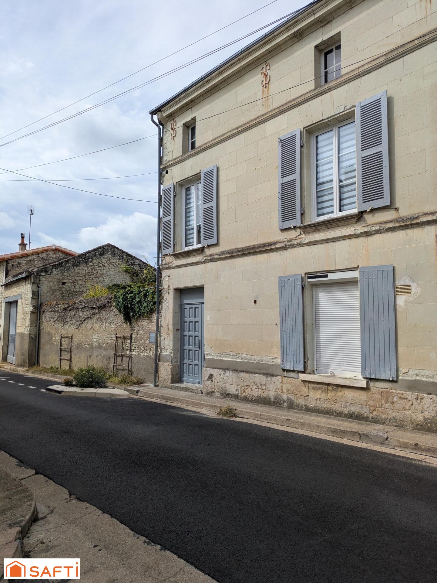 Maison familiale en centre ville avec les avantages de la campagne