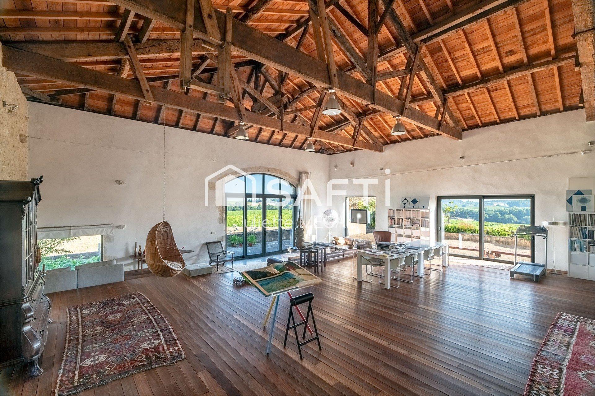 Grange d’exception rénovée avec vue panoramique, au cœur de l’Entre-deux-Mers