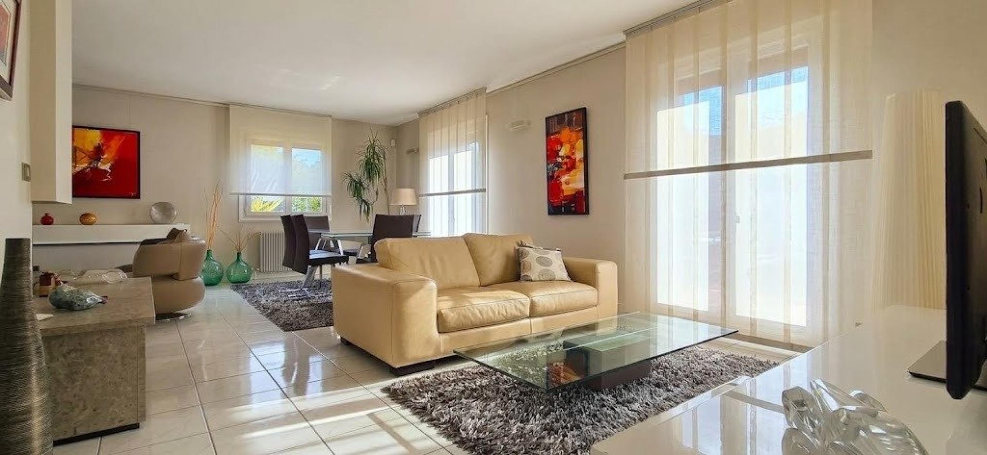 Photo 6 of the listing.