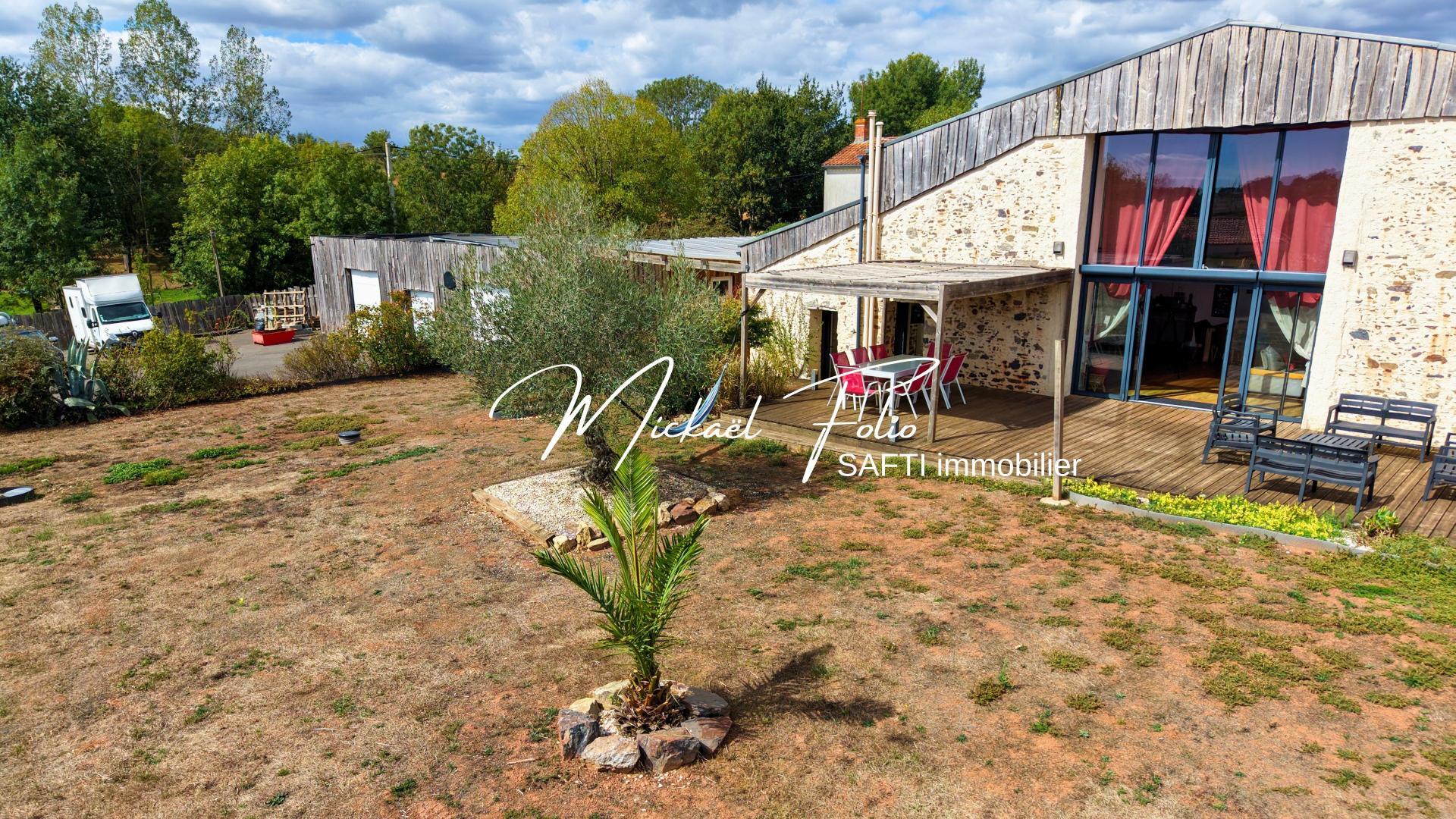 Photo SAFTI — Maison 8 pièces, 256 m² à Le Champ Saint Pere 4