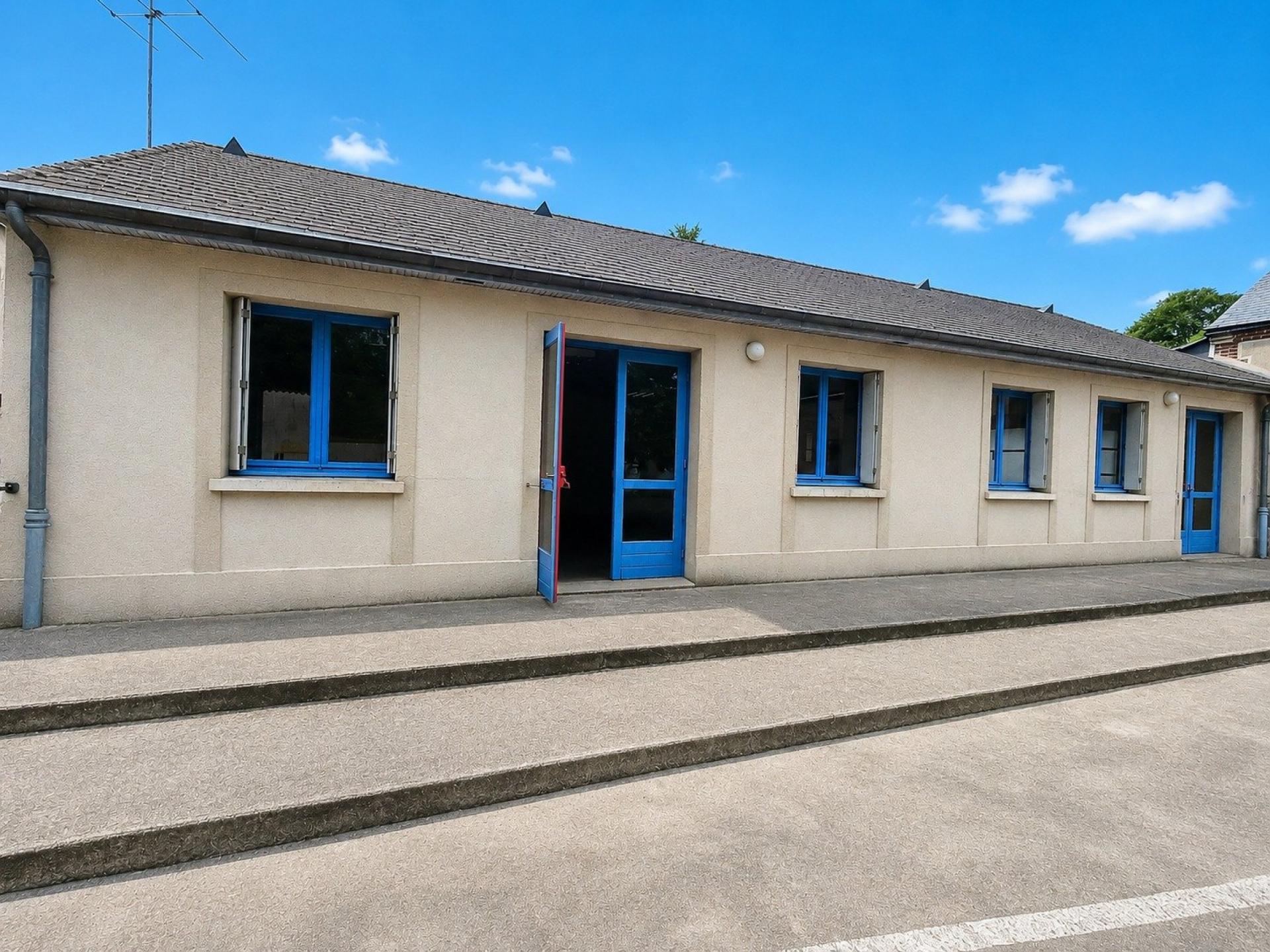 Maison 8 pièces 350 m² · à Cloyes-les-Trois-Rivières · 350 m² · 189 500 €