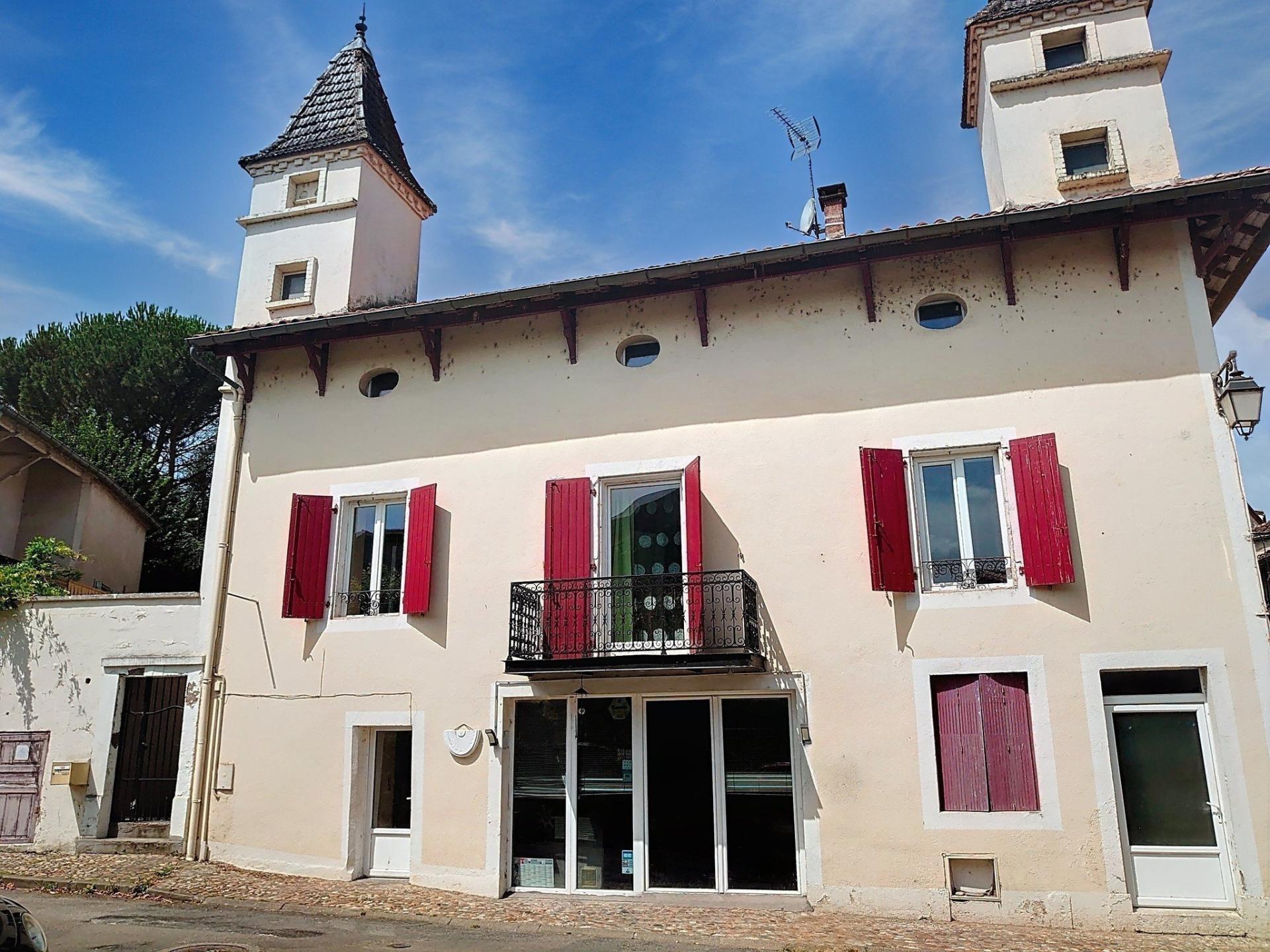 Maison 14 pièces 389 m² · à Pradines · 389 m² · 329 000 €