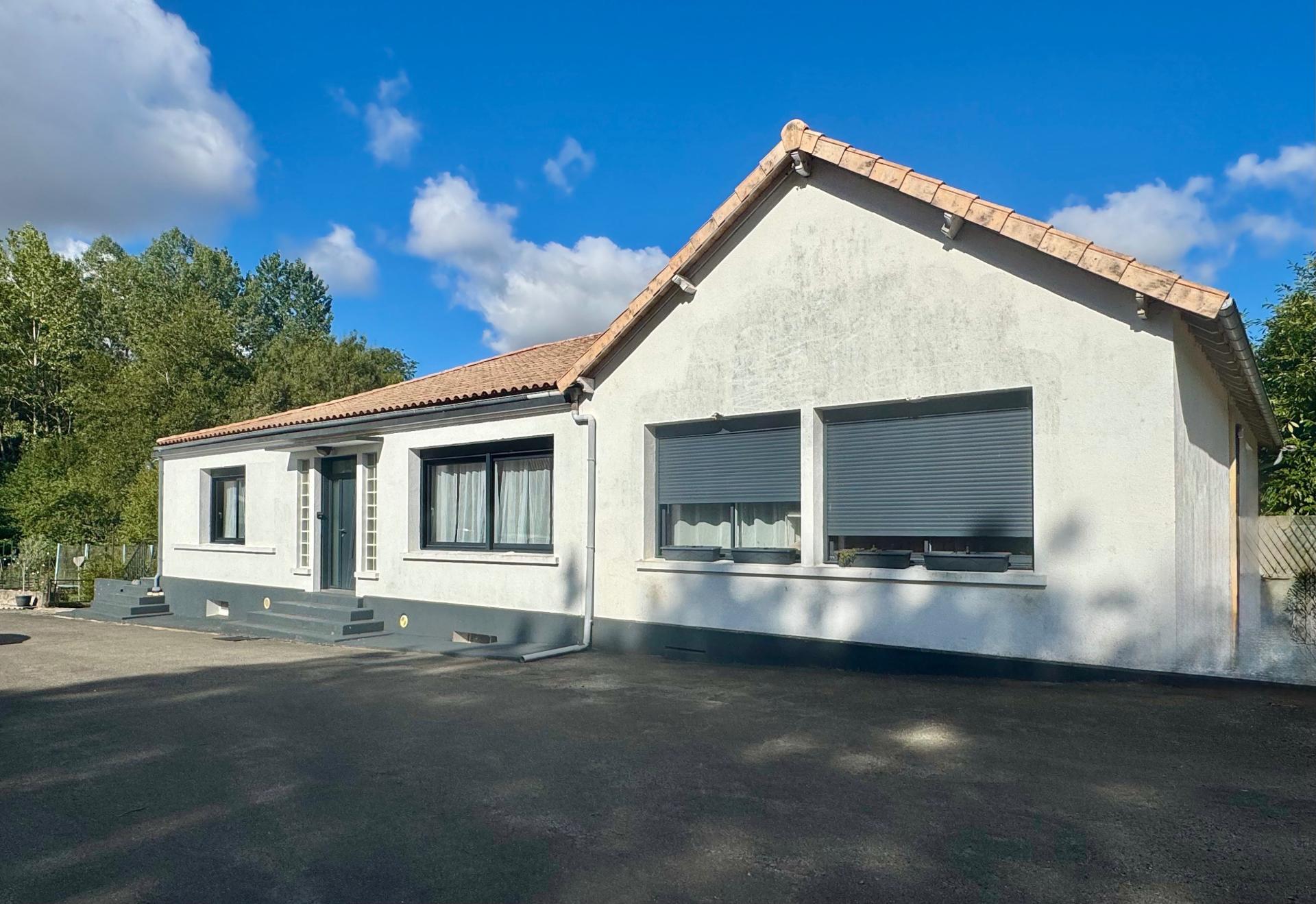 Maison 6 pièces 240 m² · à Secondigny · 240 m² · 249 900 €